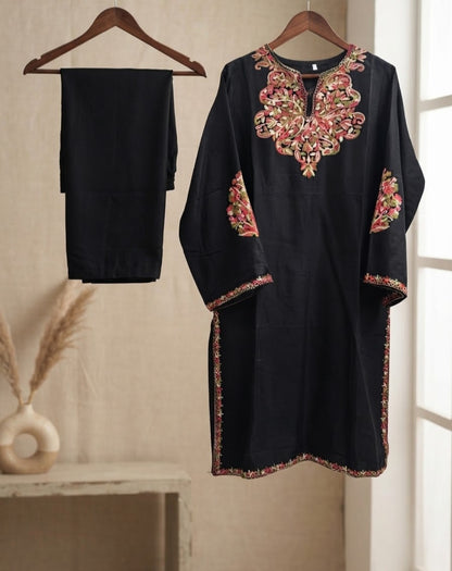 Embroidered kurta trouser: Pashmina