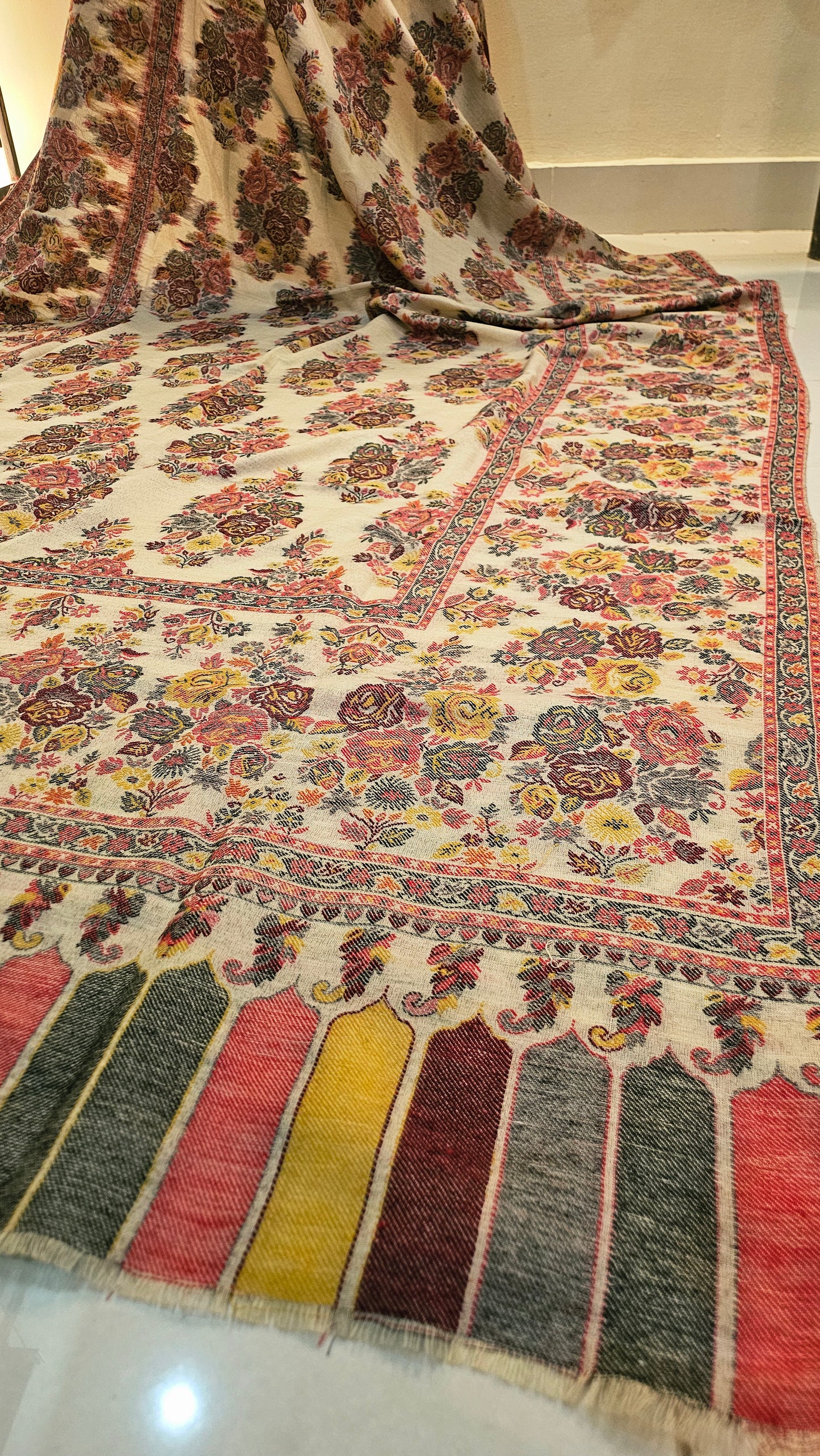 Kaani shawl: woollen pashmina