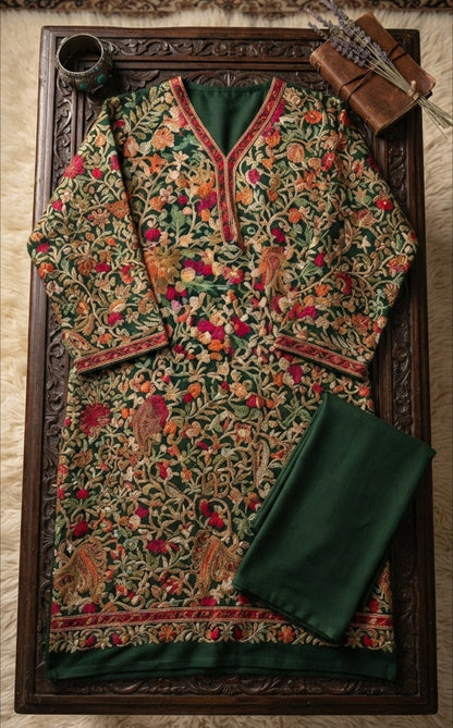 Embroidered suit: Pashmina