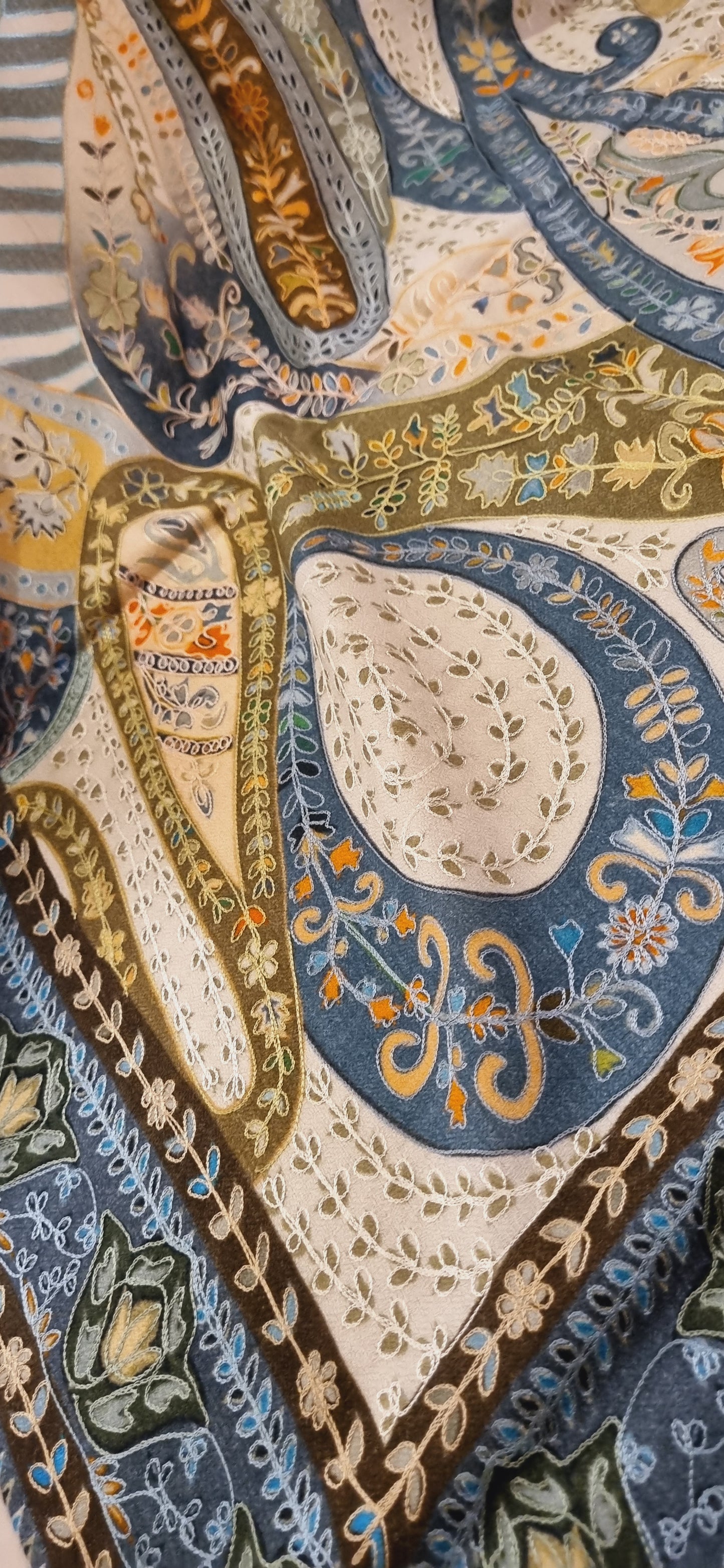 Reelkar embroidered pashmina