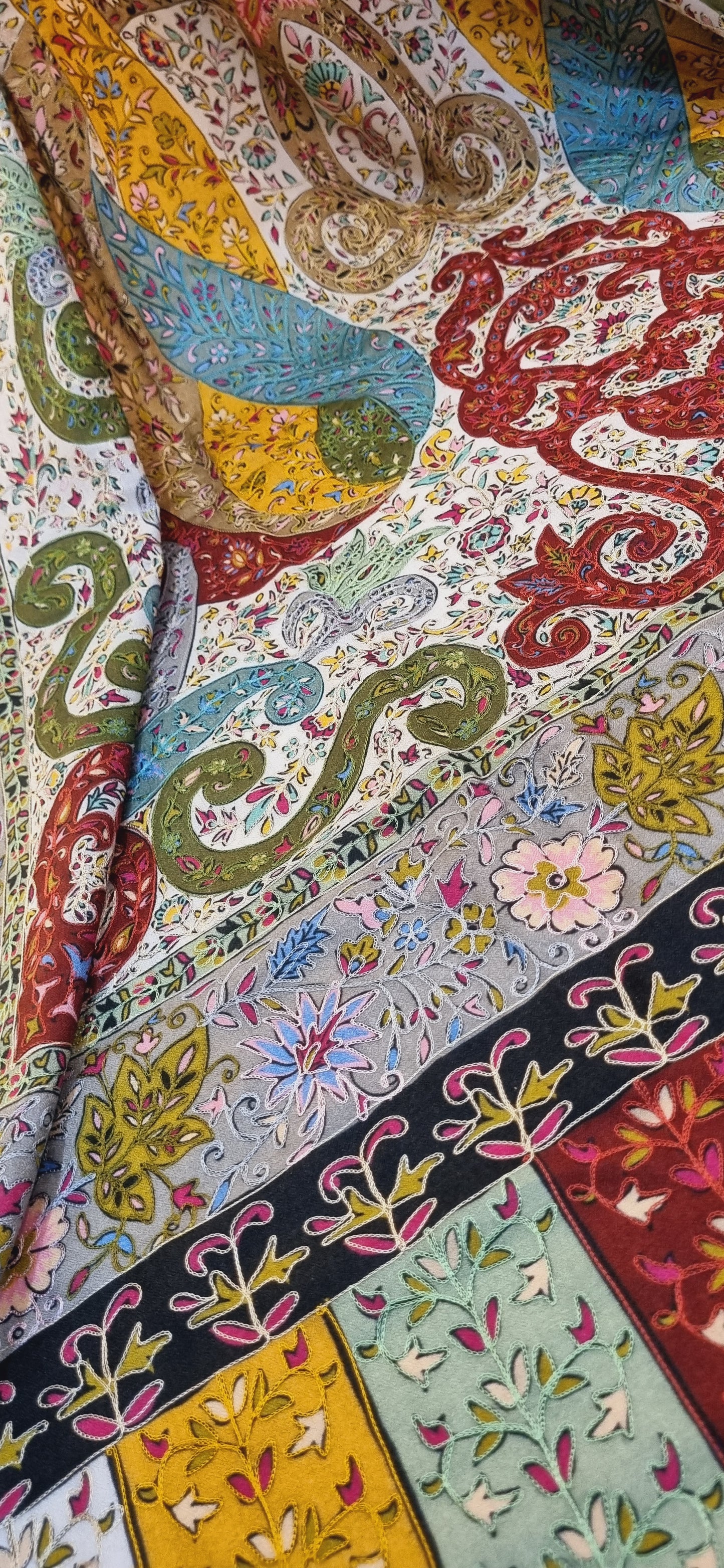 Reelkar embroidered pashmina