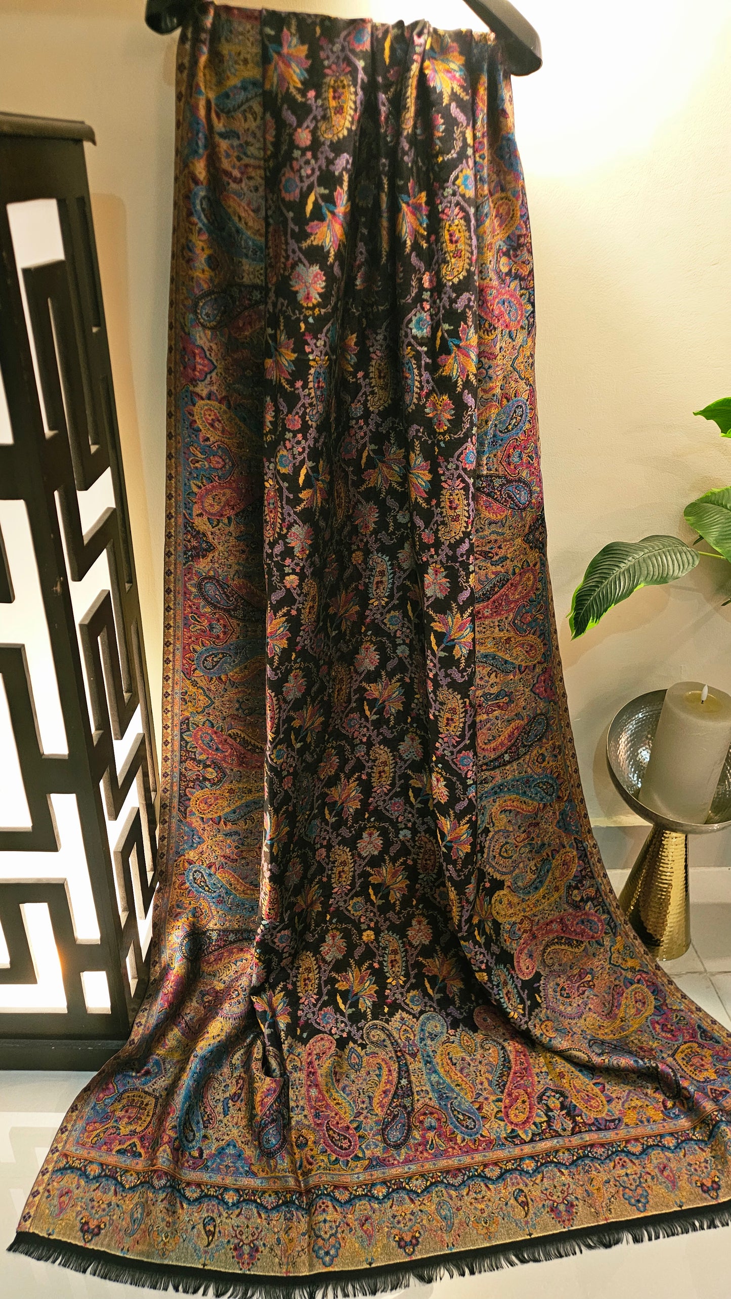 Moonlight reversible gandhara kaani: Pashmina