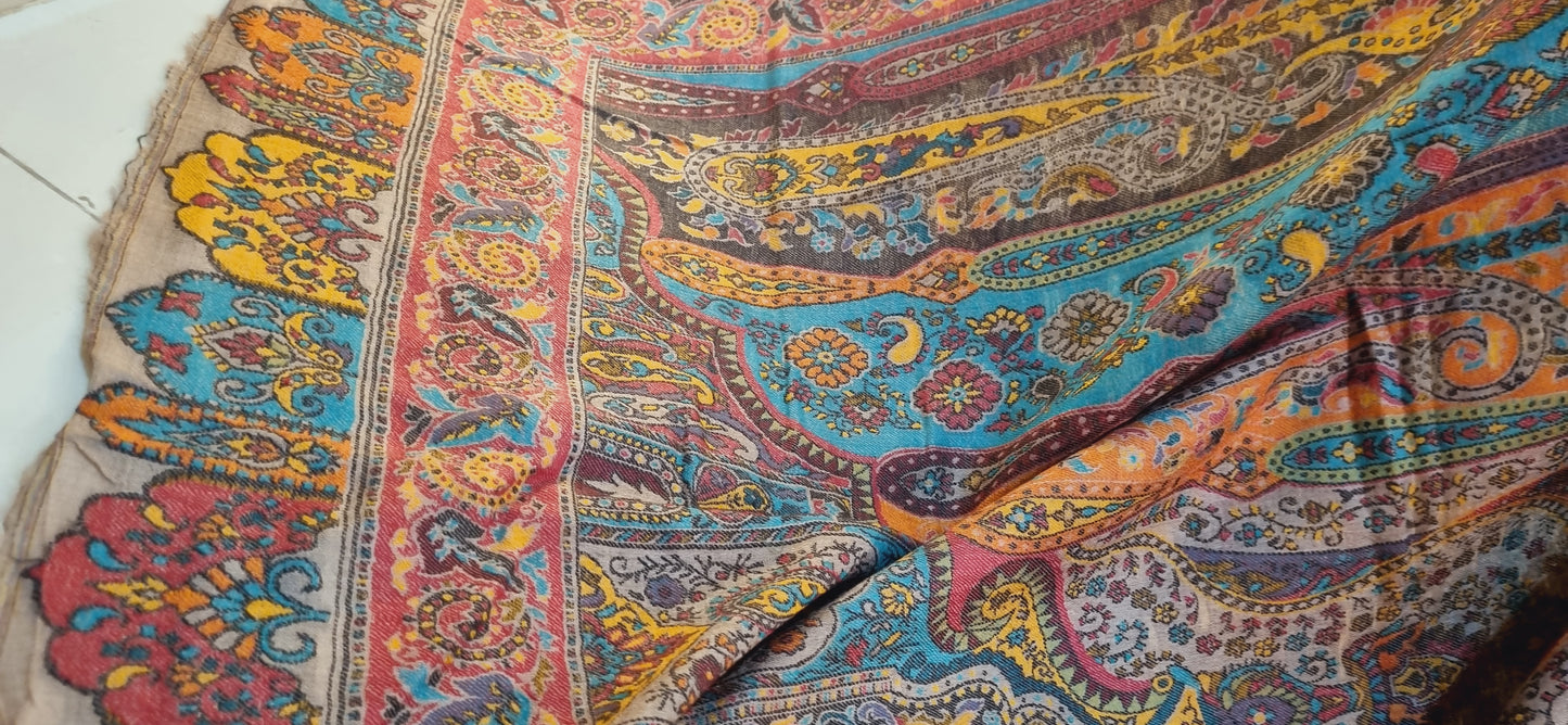 Toosh Kaani shawl