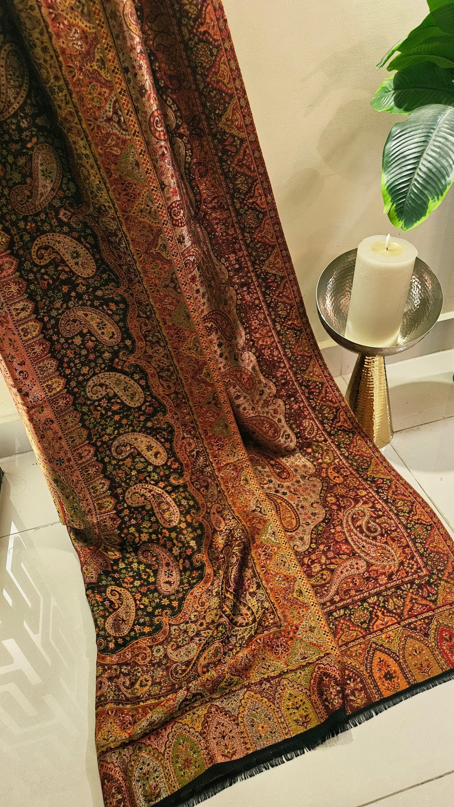Gandhara kaani reversible: shawl
