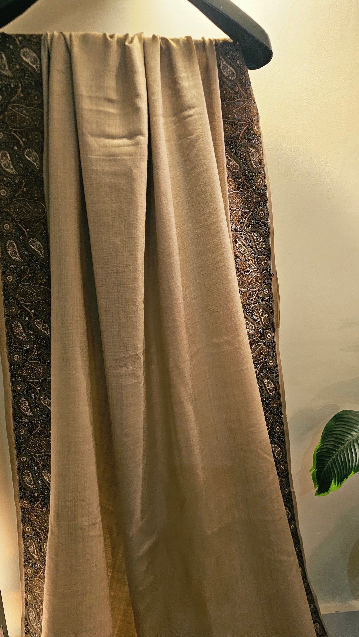Papermachi embroidered: Pashmina
