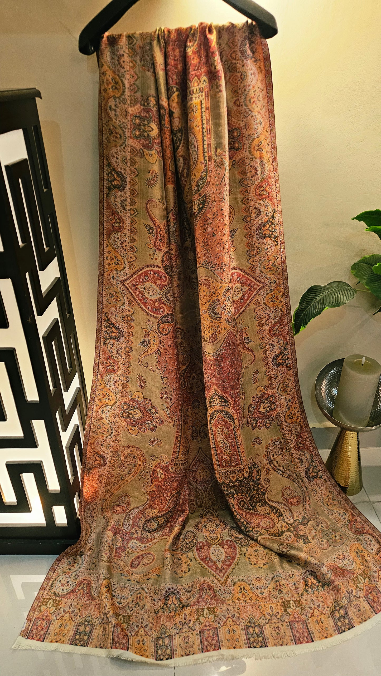 Moonlight reversible gandhara kaani: Pashmina