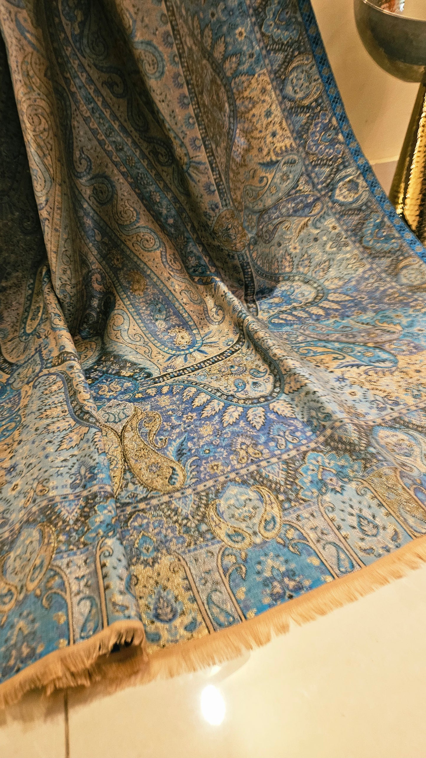 Gandhara kaani reversible: shawl