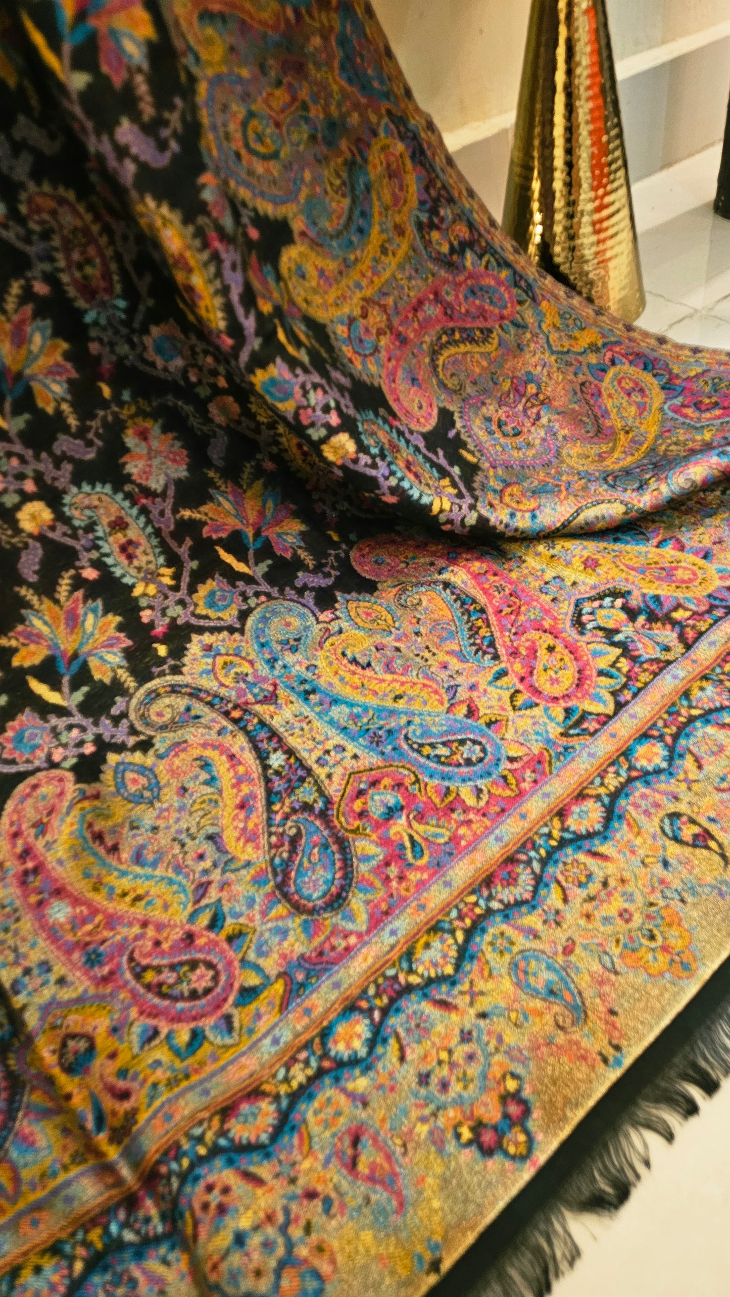 Moonlight reversible gandhara kaani: Pashmina