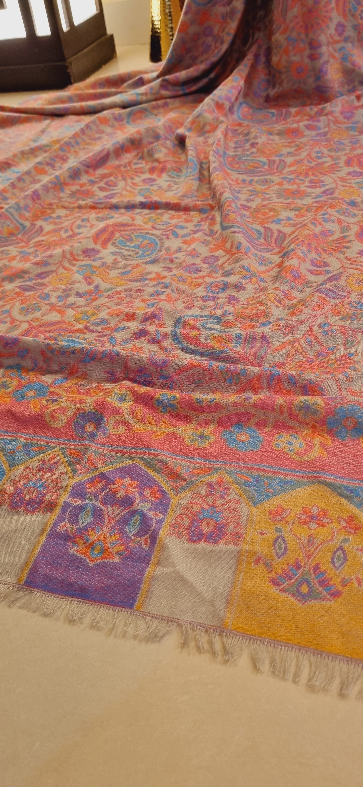 Soft pashmina kaani shawl