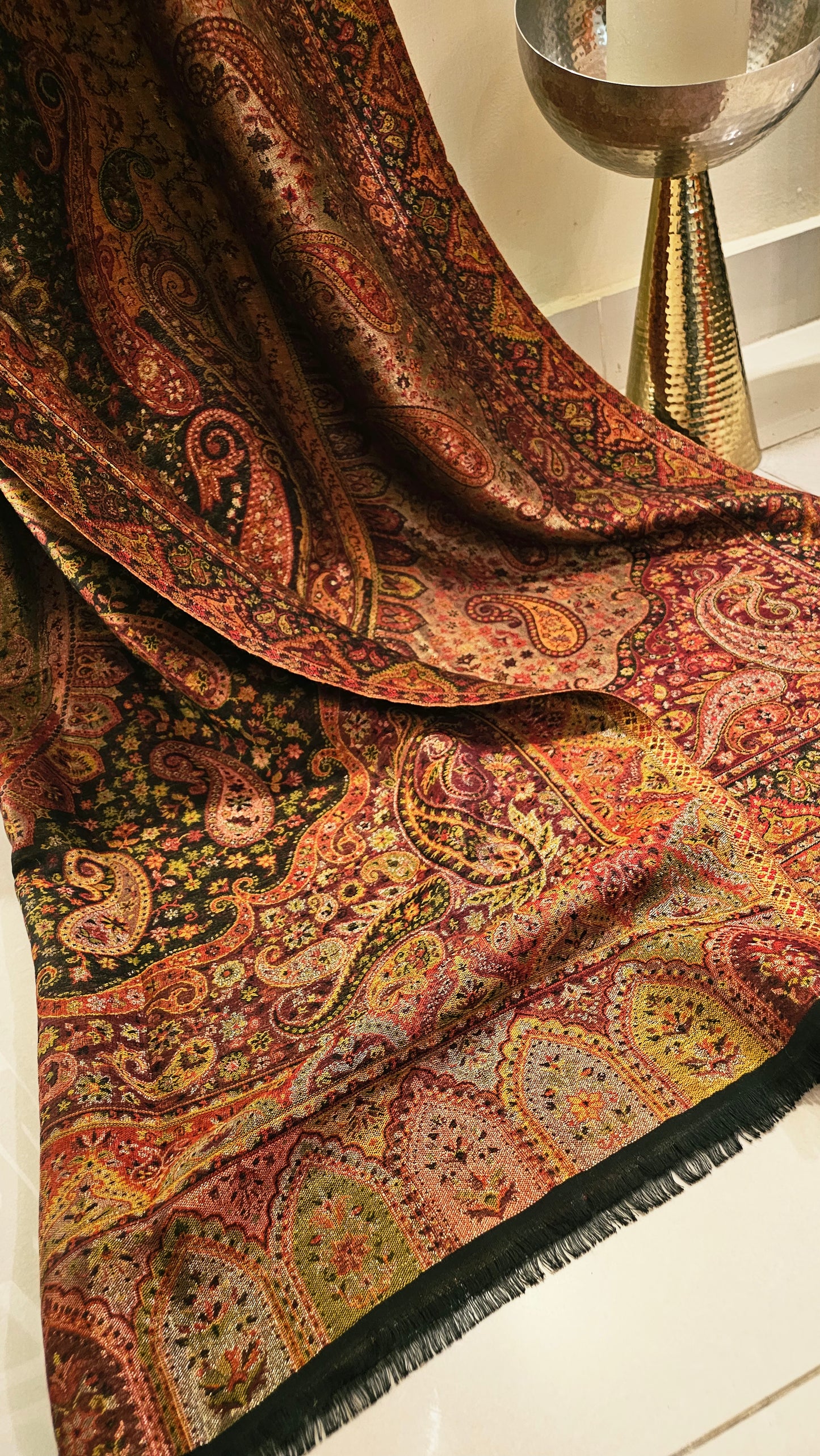 Gandhara kaani reversible: shawl