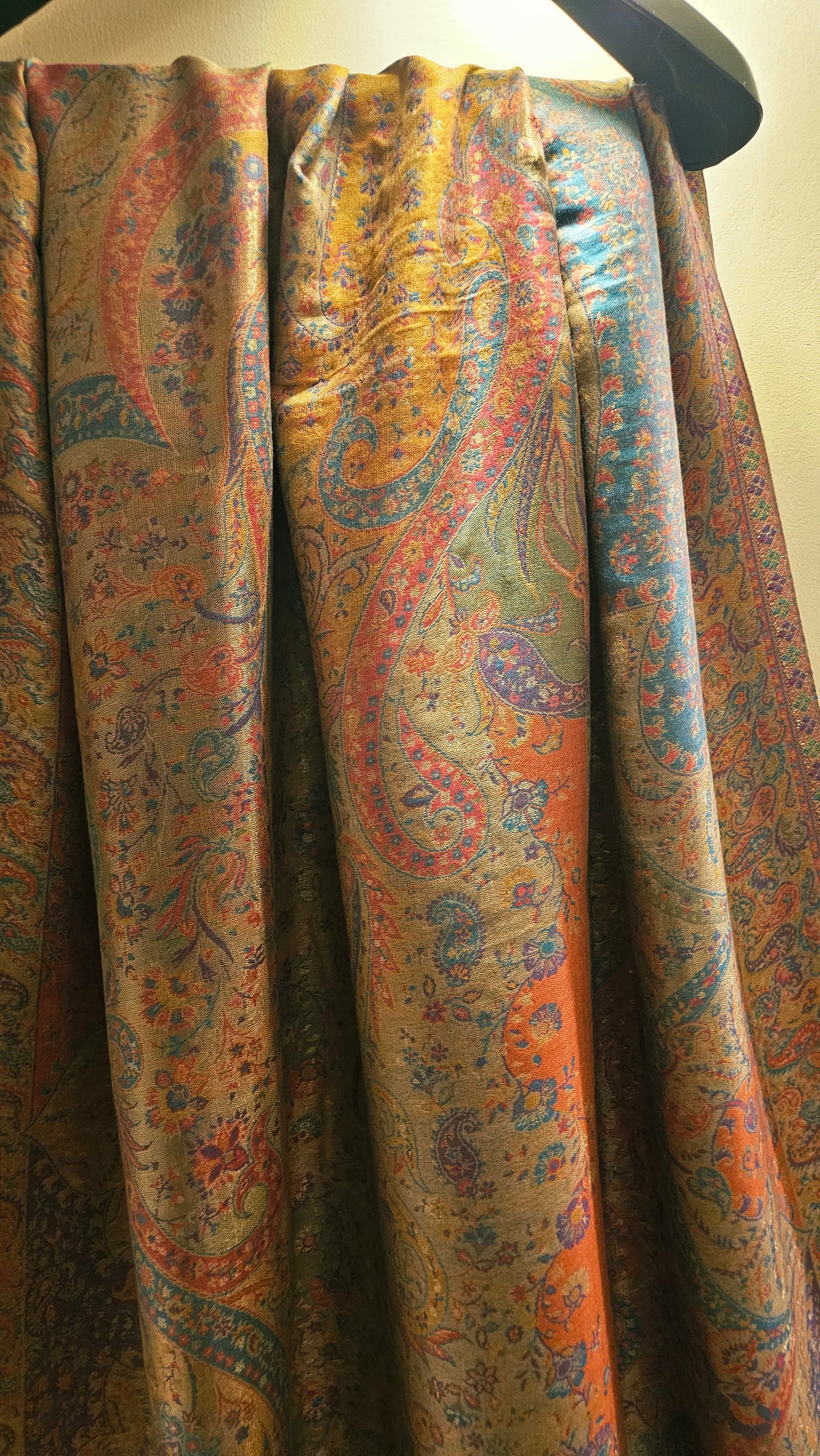Gandhara kaani reversible: shawl