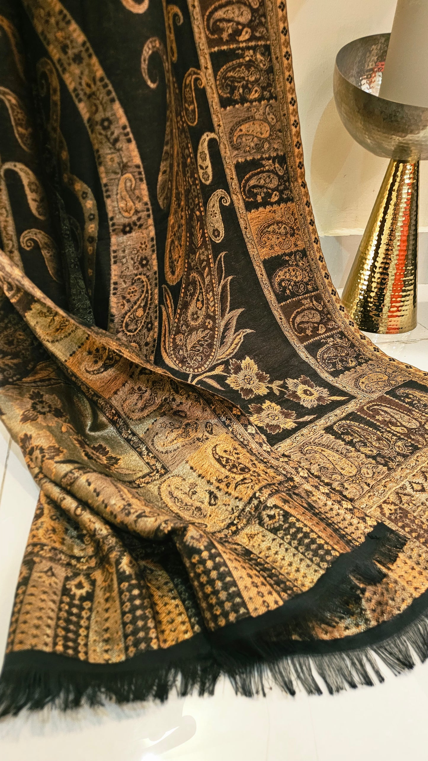 Moonlight reversible gandhara kaani: Pashmina