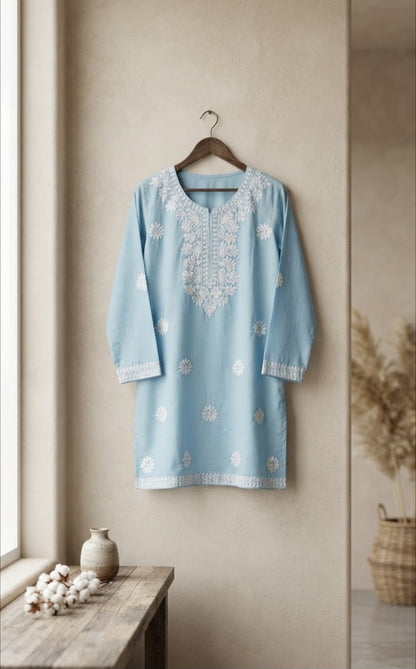 Embroidered kurta: linen