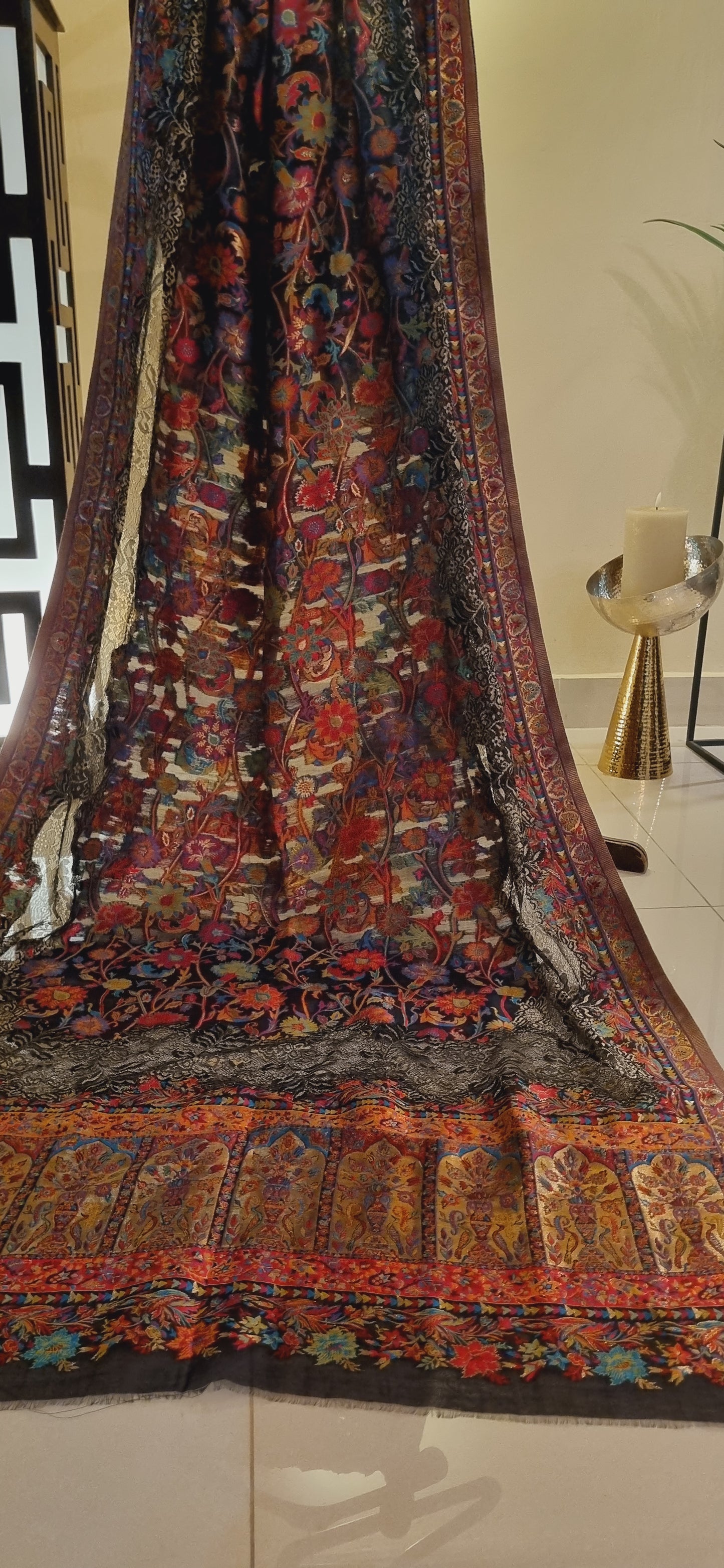 Silk kaani with chantilly
