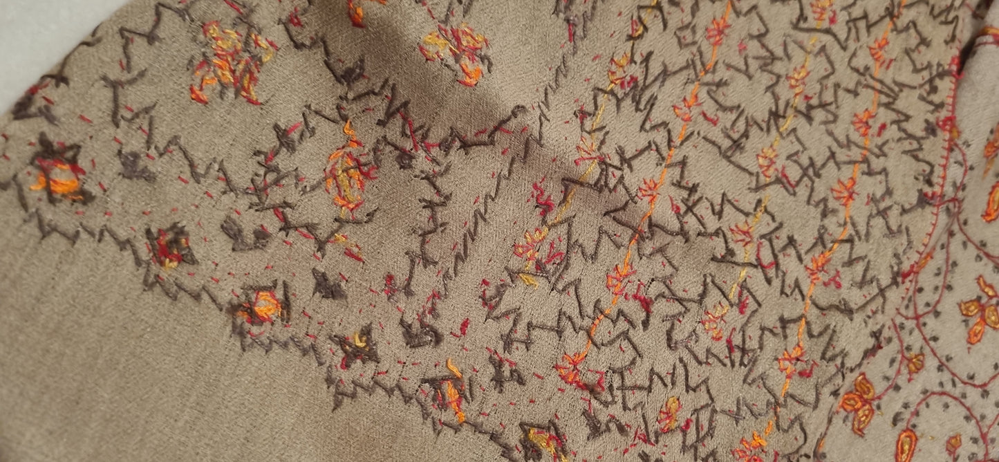 Sui embroidered toosh