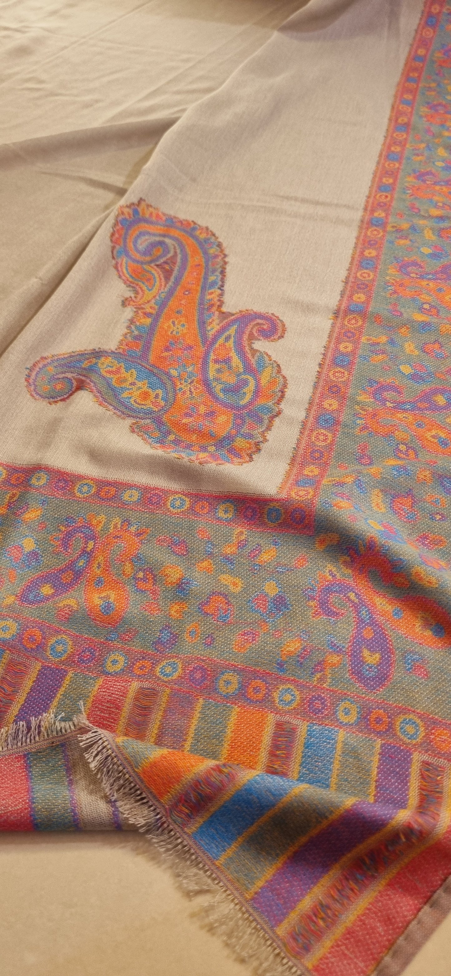 Soft pashmina kaani shawl