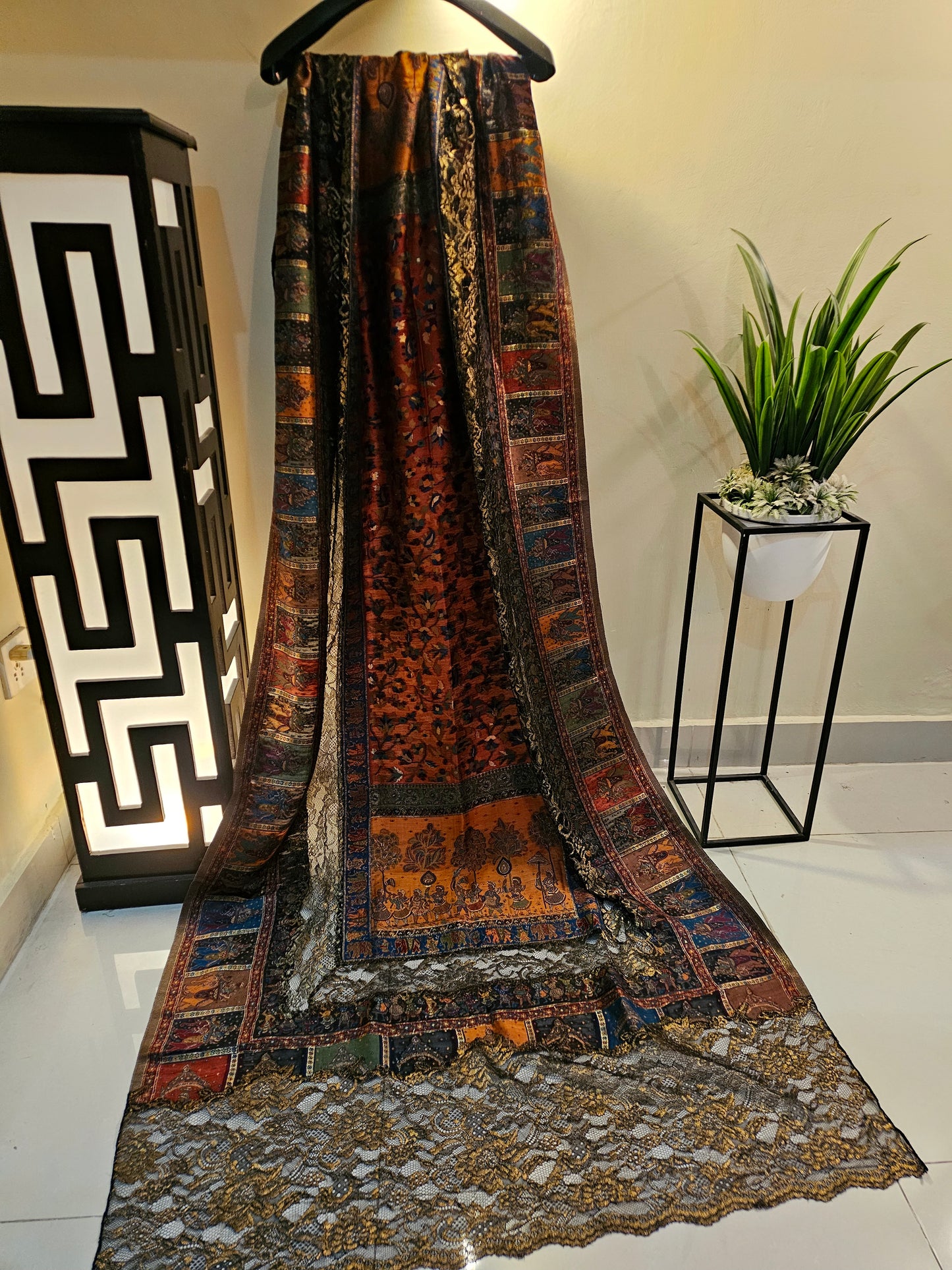 Silk kaani shawl with chantilly