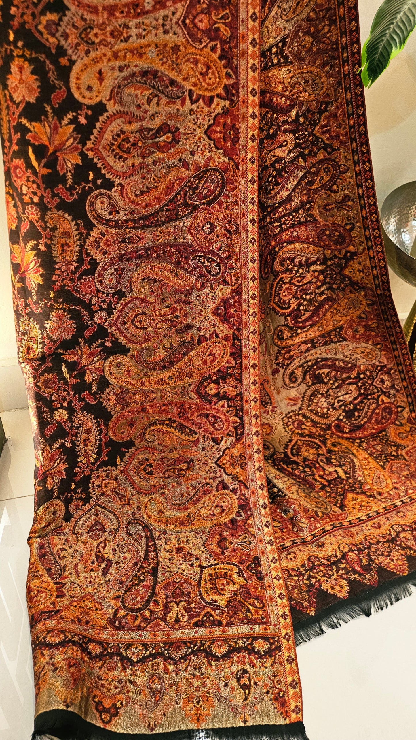 Moonlight reversible gandhara kaani: Pashmina