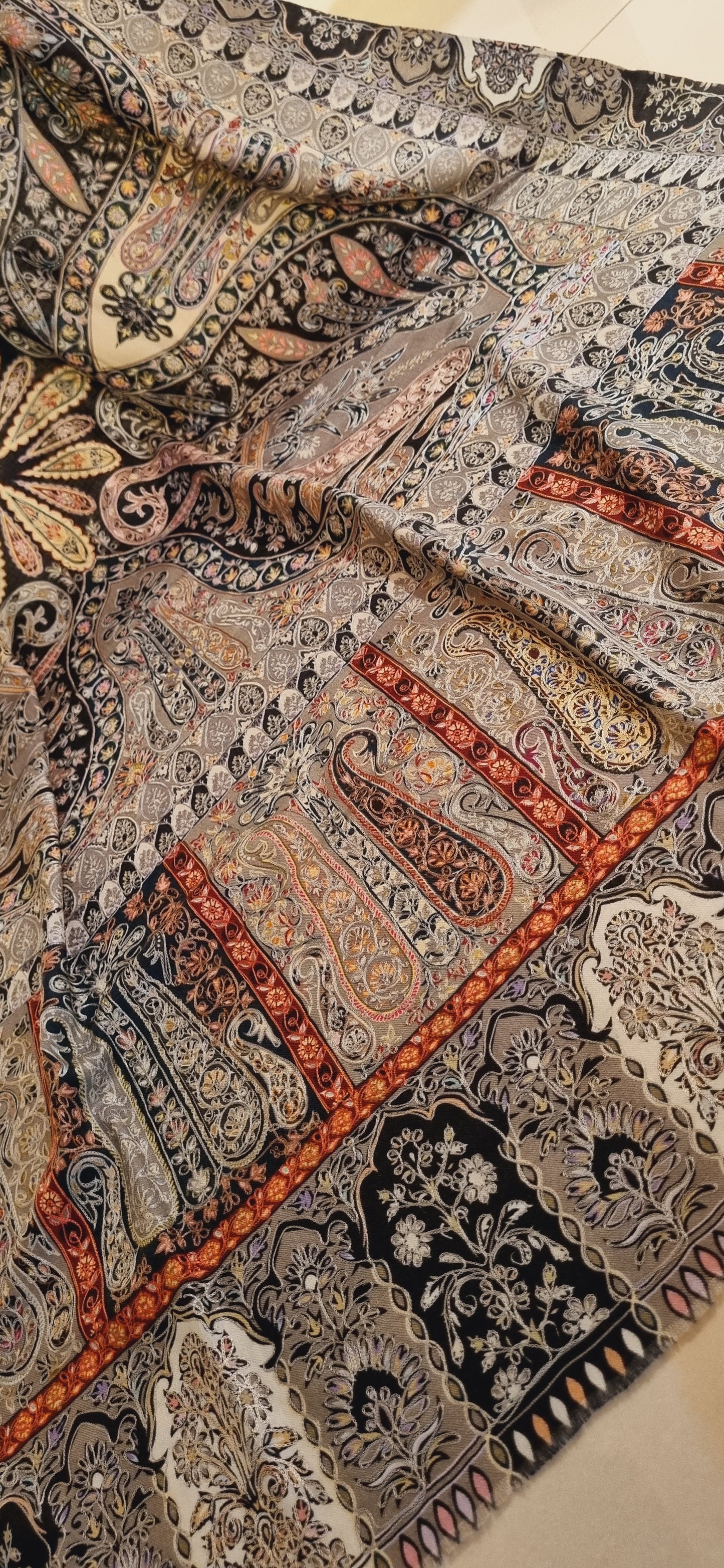 Reelkar embroidered pashmina