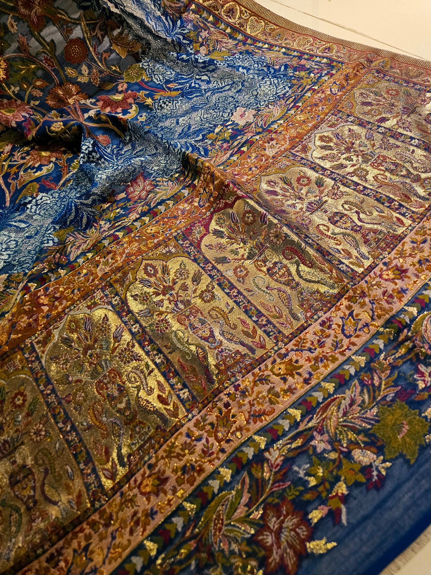 Silk kaani shawl with chantilly