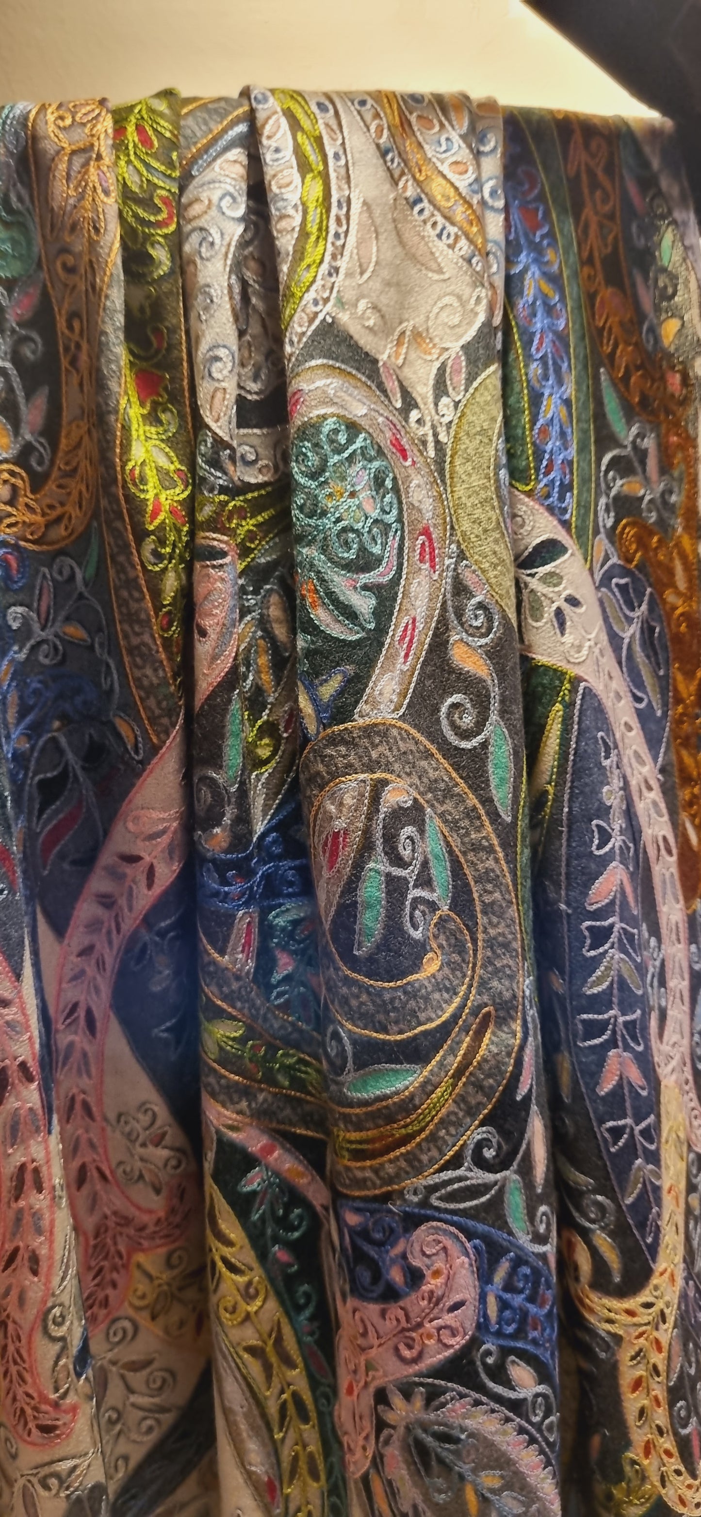 Reelkar embroidered pashmina