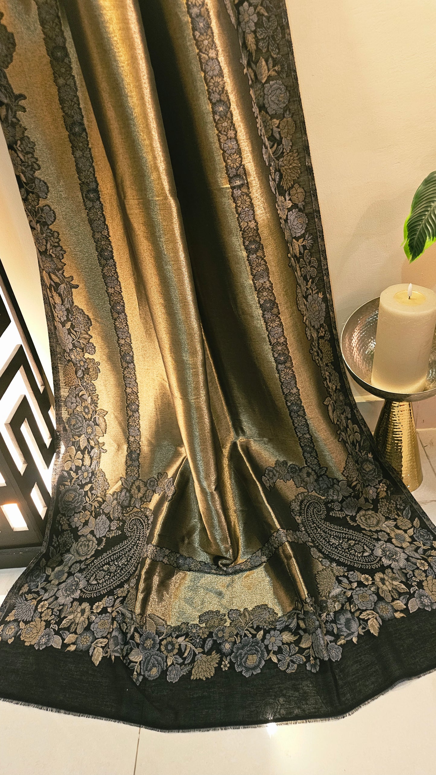 Pyari shawl