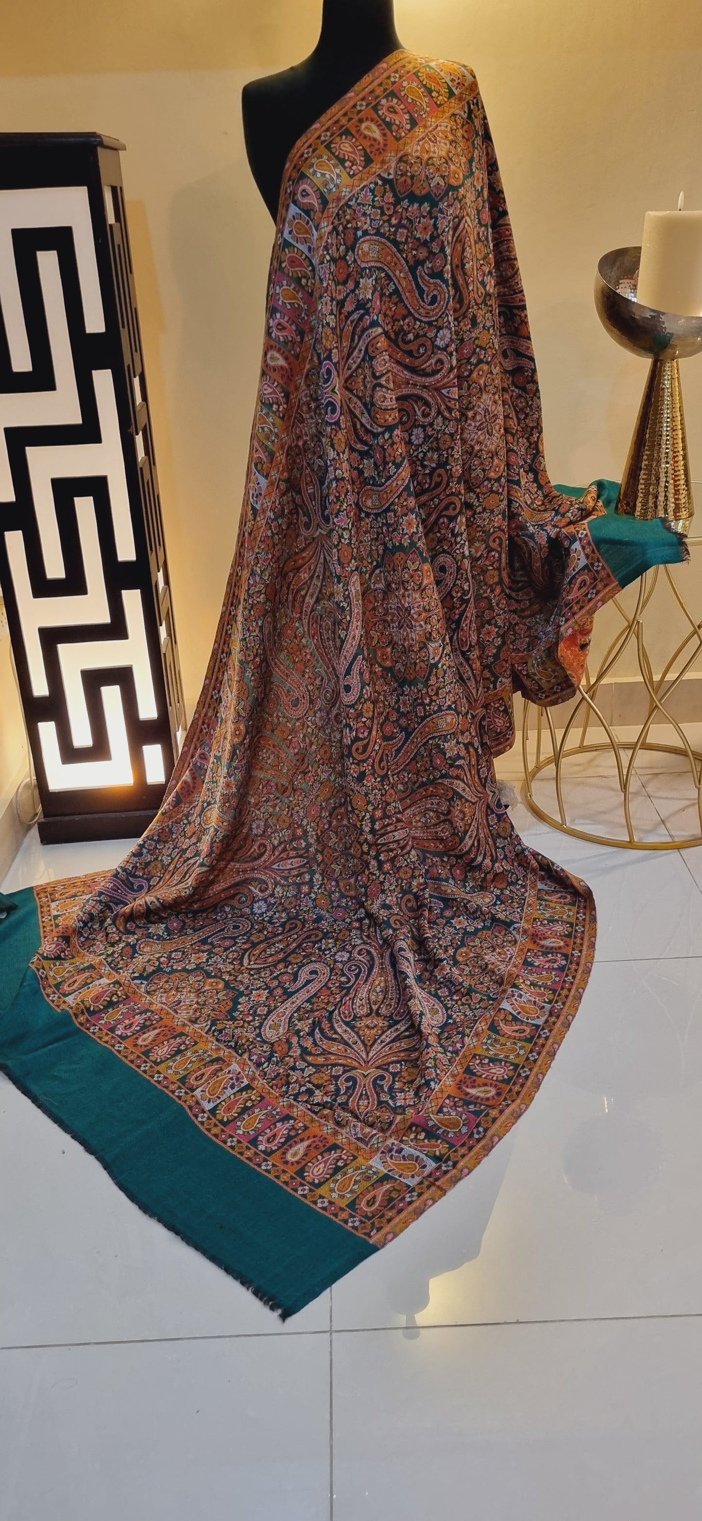 Toosh Kaani shawl
