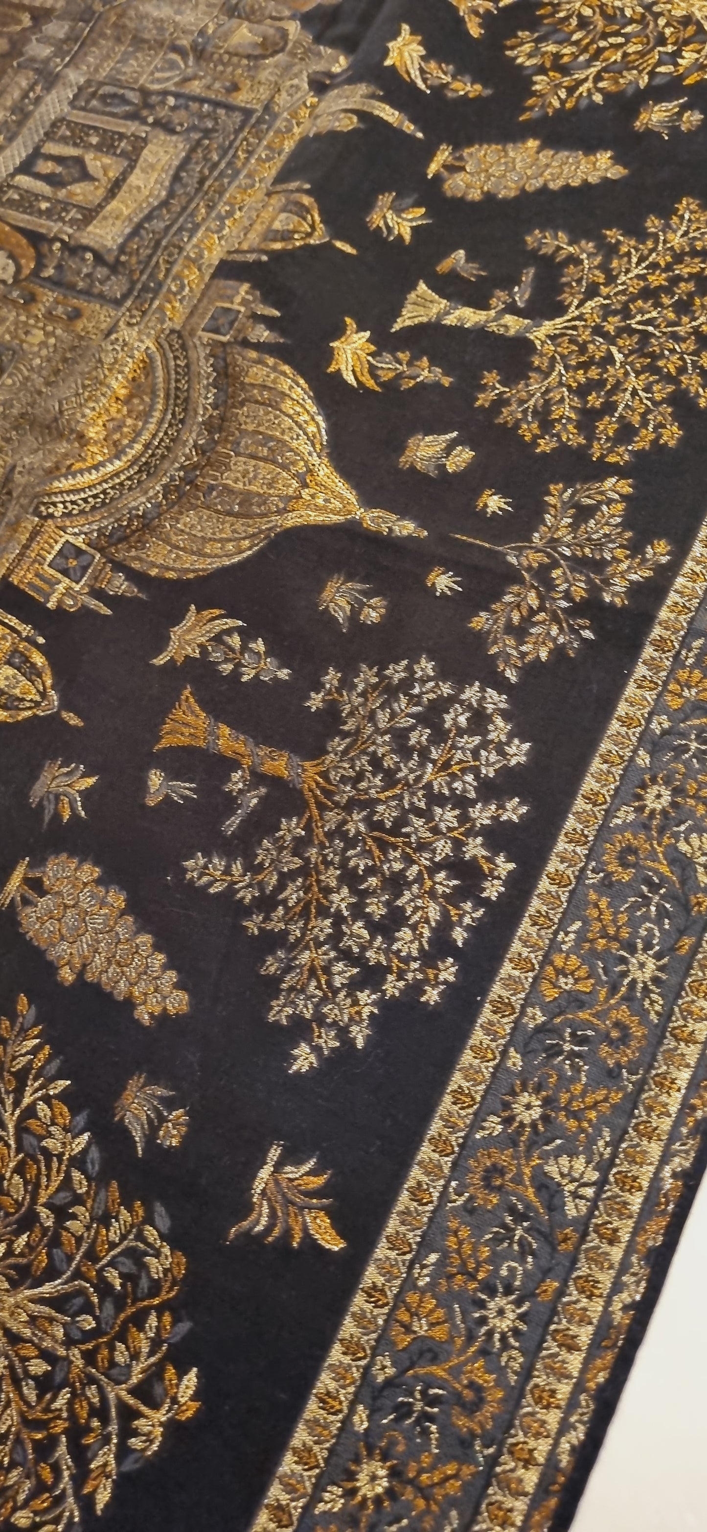 Tajmehal kaani shawl with zaree weave