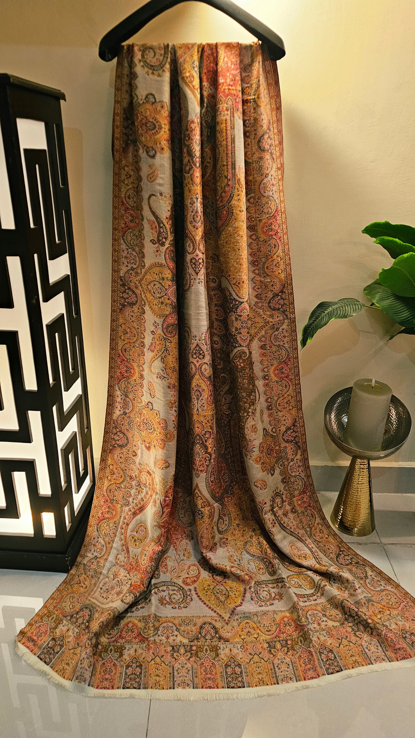 Moonlight reversible gandhara kaani: Pashmina