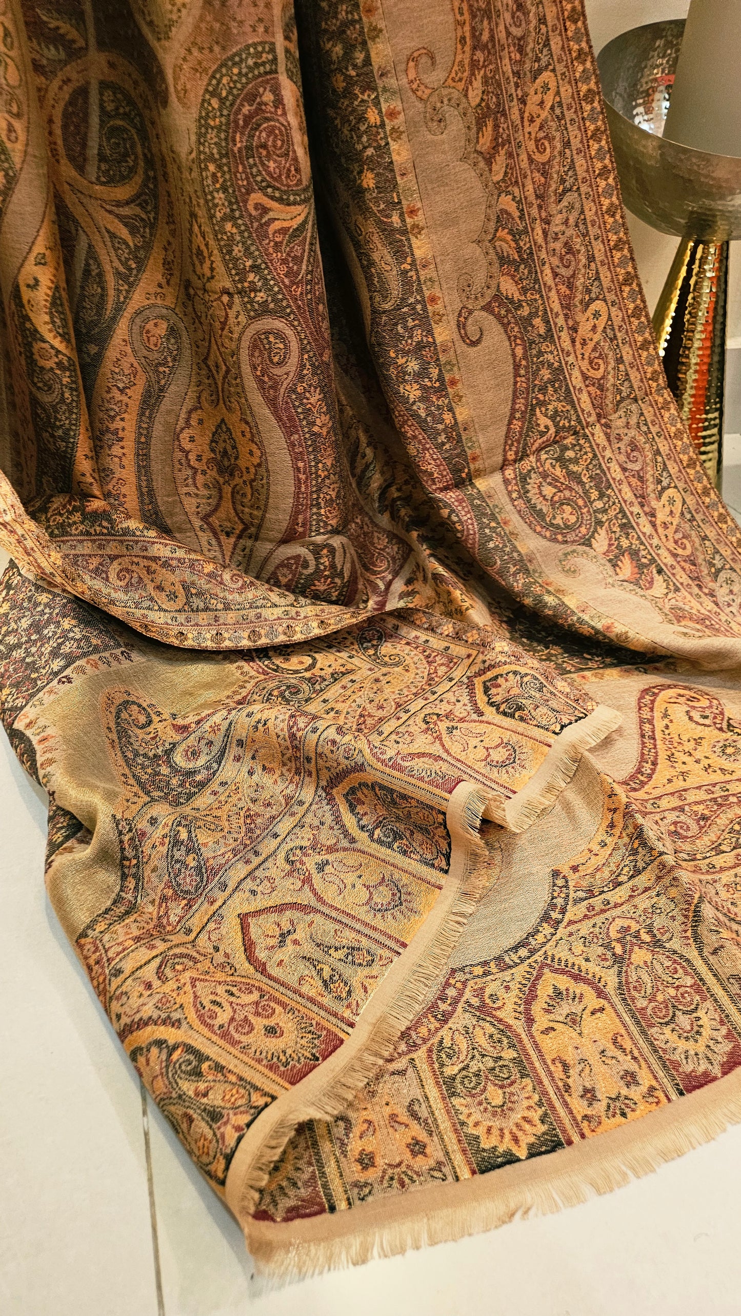 Moonlight reversible gandhara kaani: Pashmina