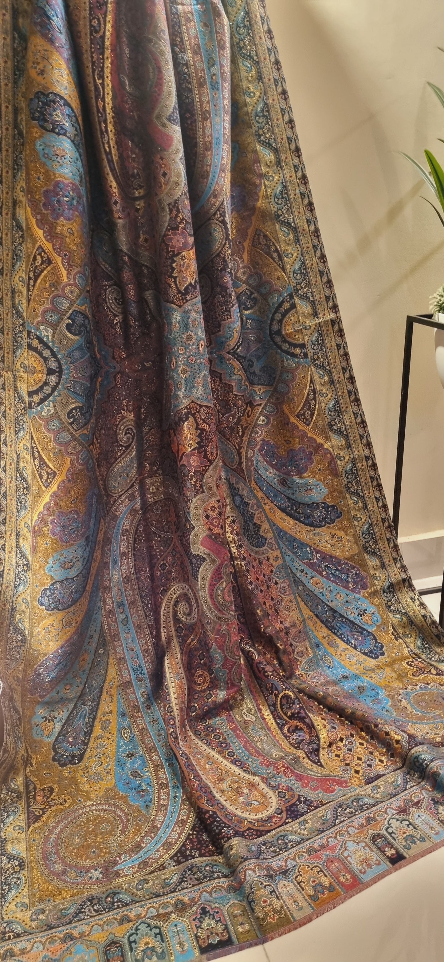 Pashmina kaani with zaree