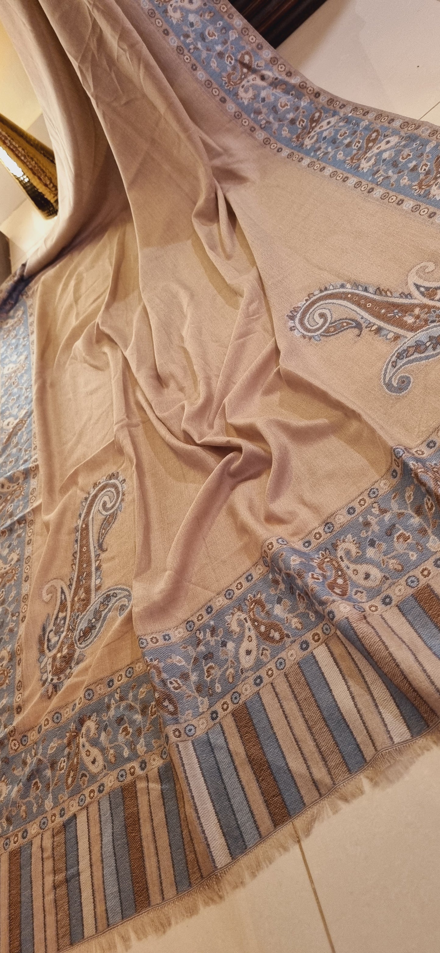 Soft pashmina kaani shawl