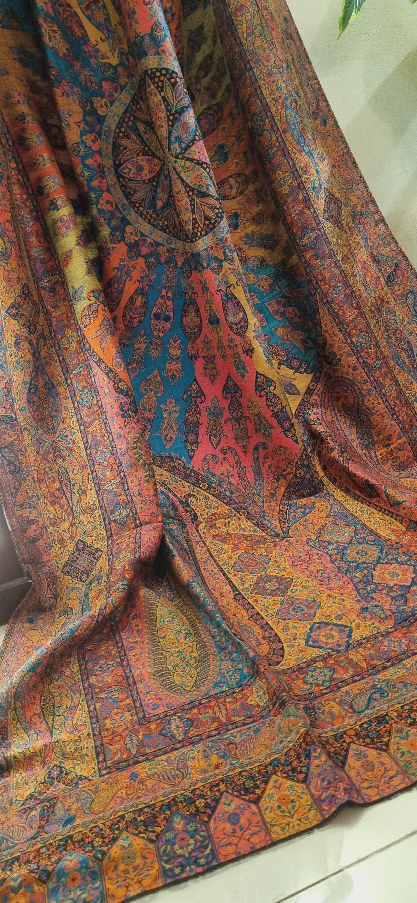 Shahjahani kaani shawl