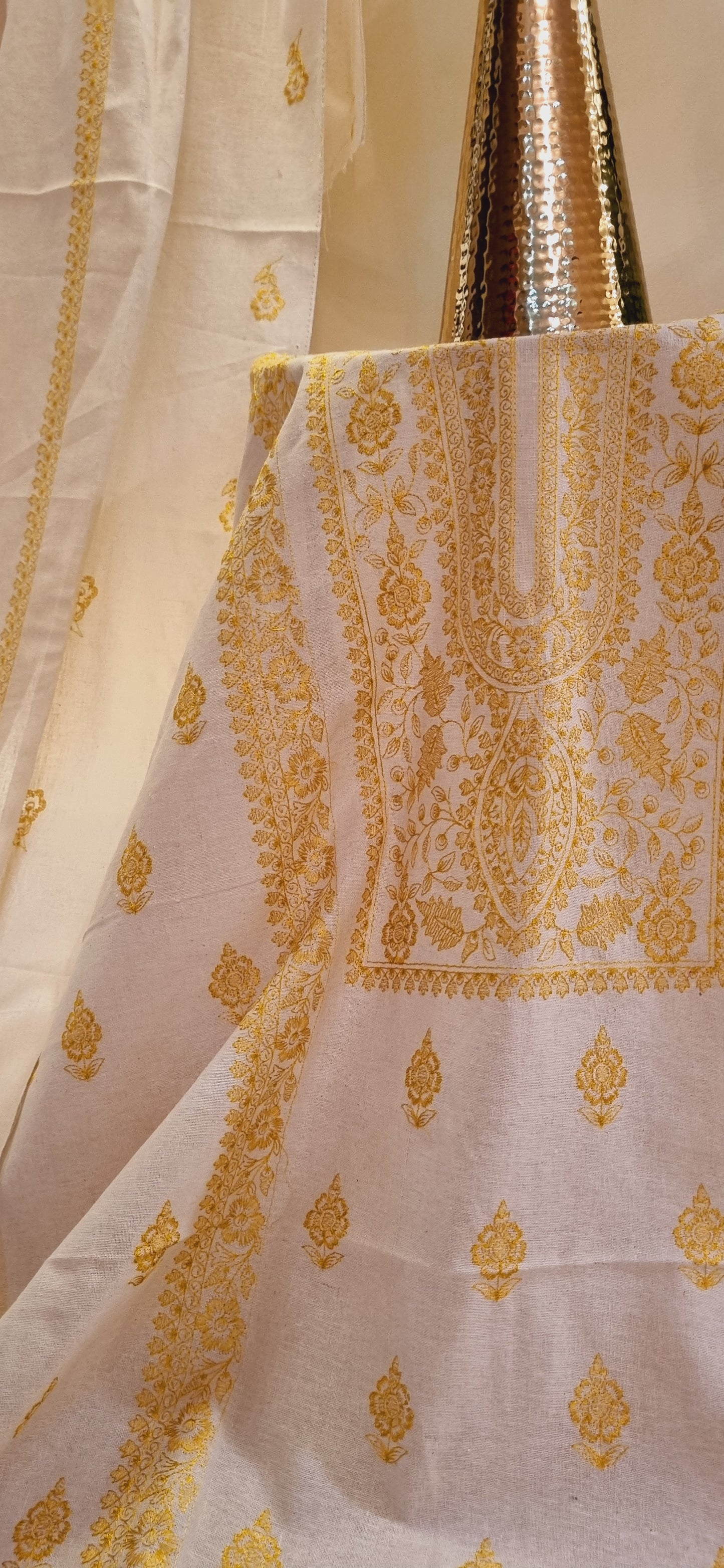 Khaddar karandi embroidered three piece