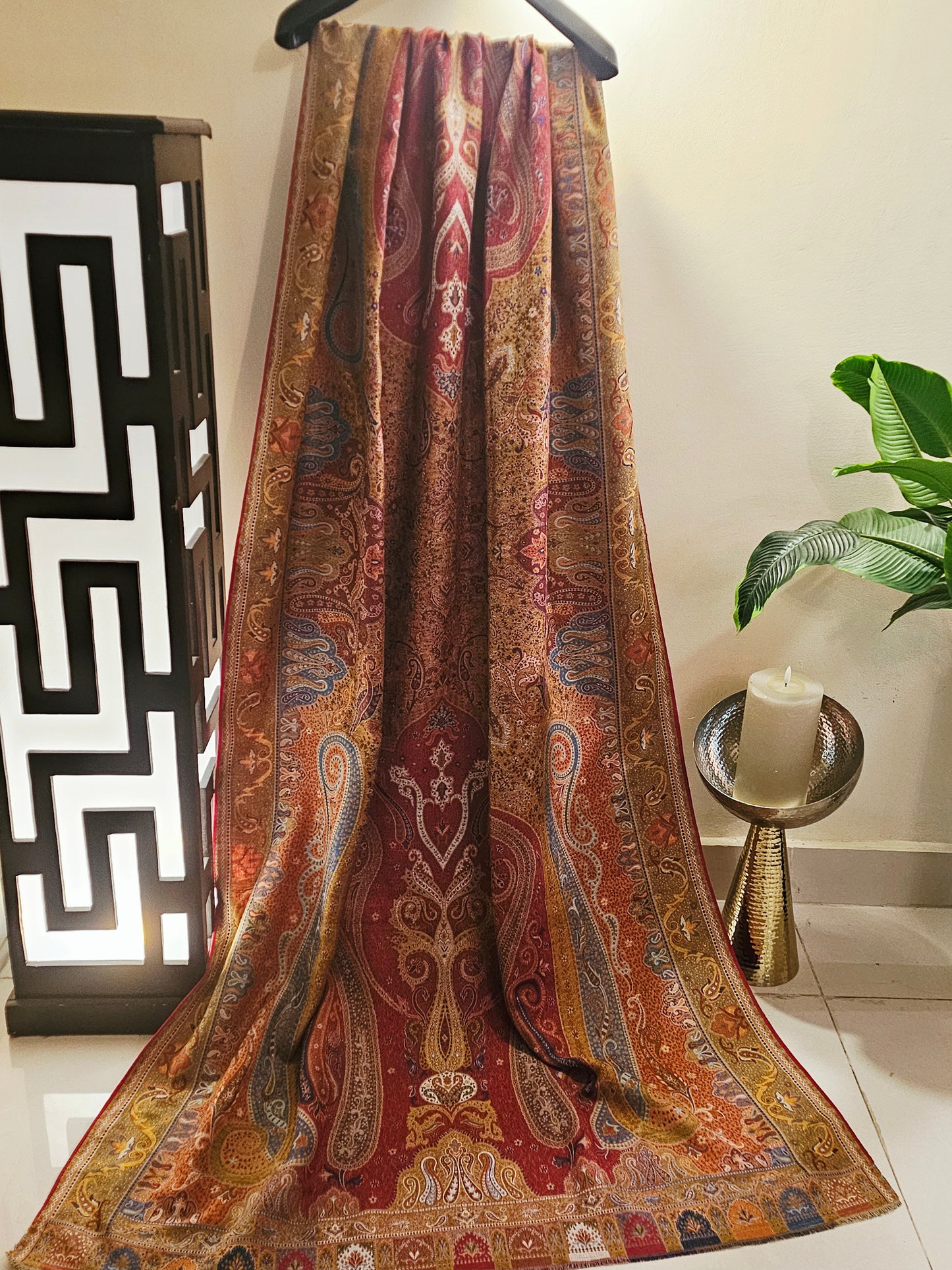 Antique weaved pashmina shawl