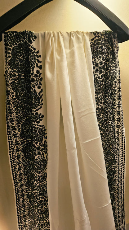 Border embroidered: Pashmina