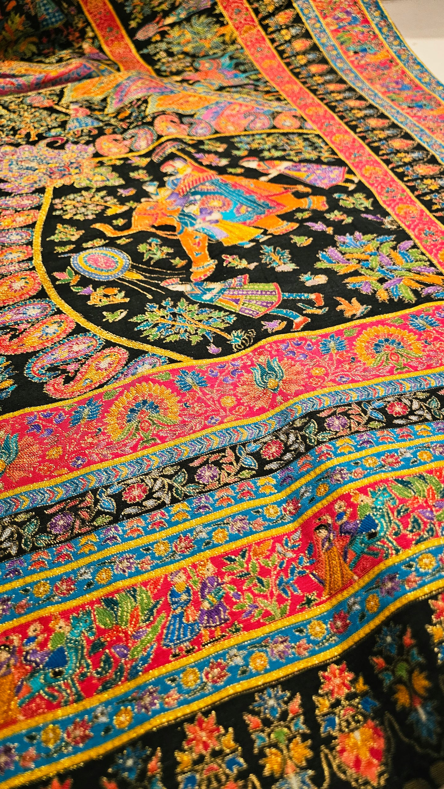 Meenakari shawl: patola silk