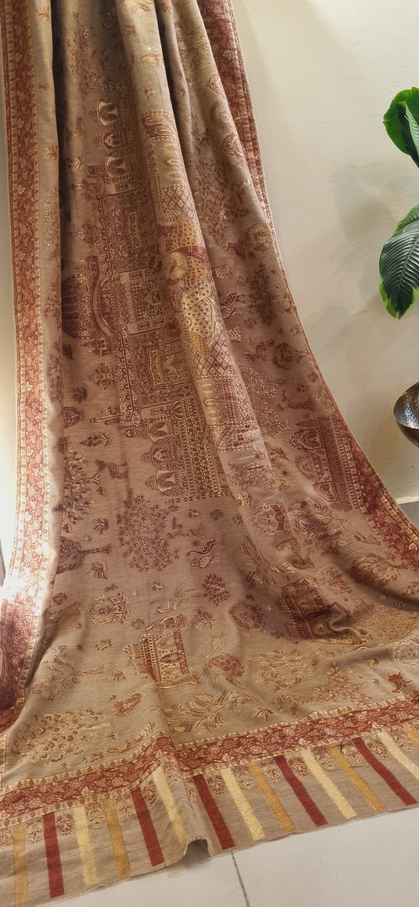 Tajmehal kaani with zaree weave