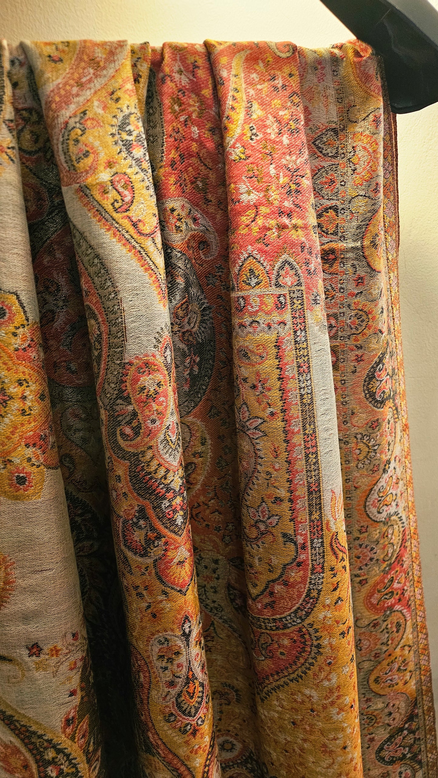 Moonlight reversible gandhara kaani: Pashmina