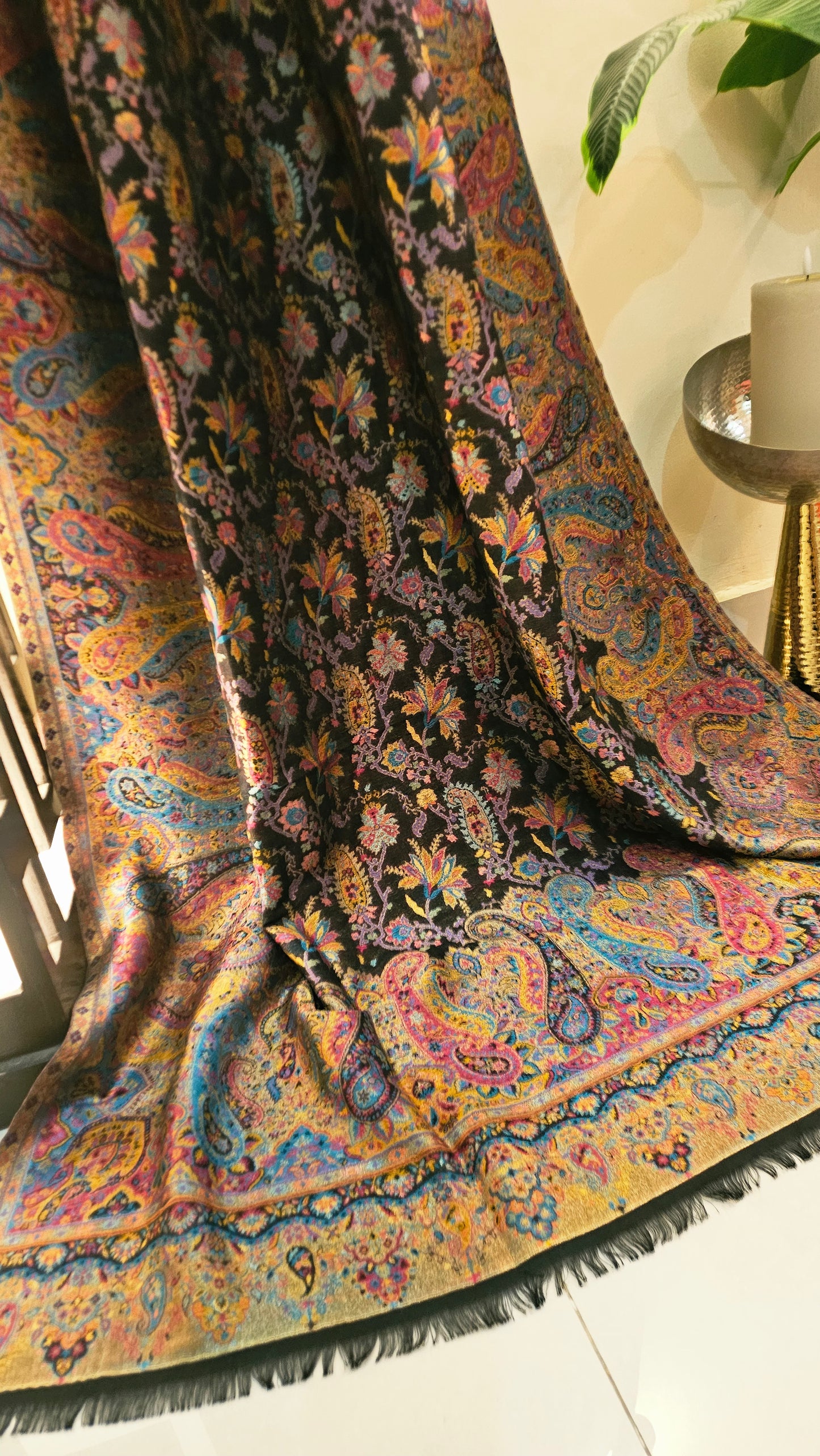 Moonlight reversible gandhara kaani: Pashmina