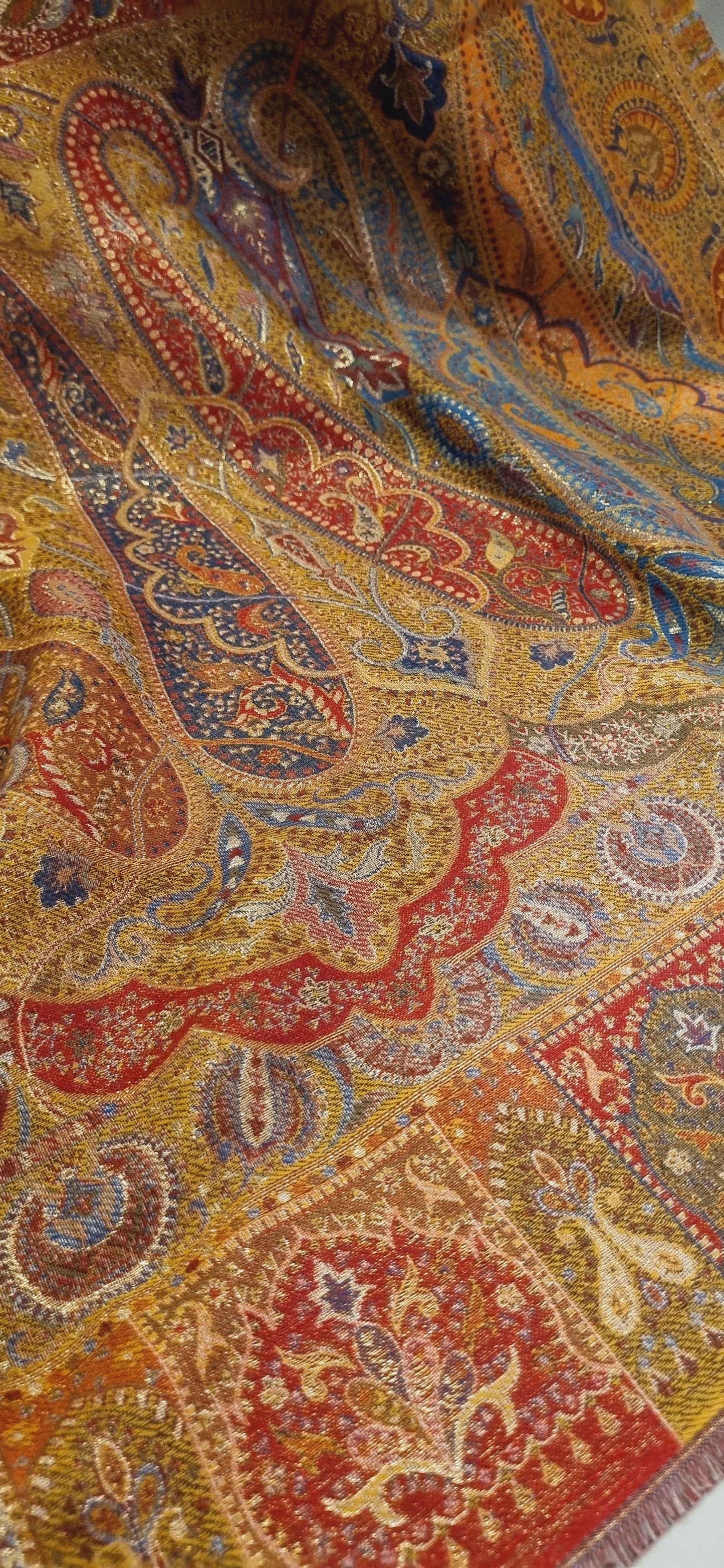 Pashmina kaani with zaree weave