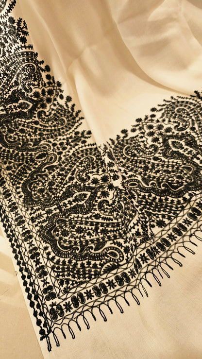 Border embroidered: Pashmina
