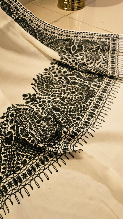 Border embroidered: Pashmina