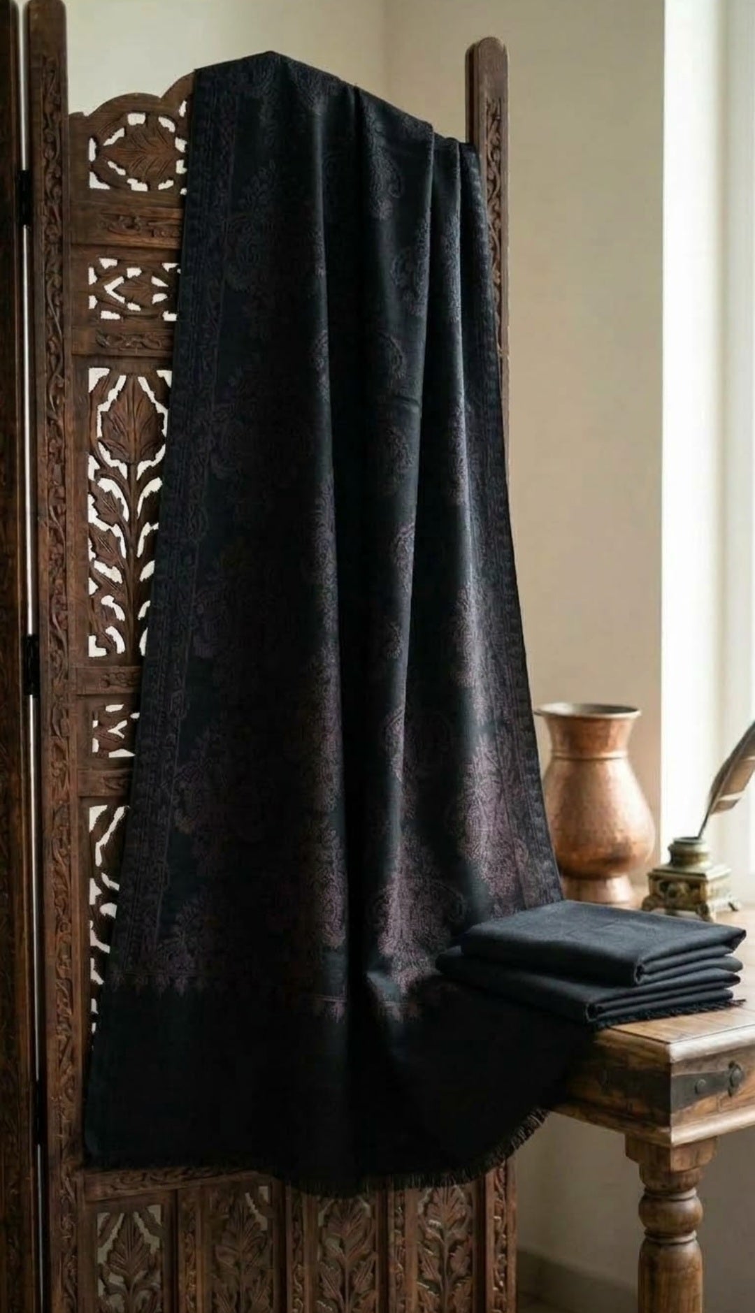 Embroidered minishawl suit: Pashmina