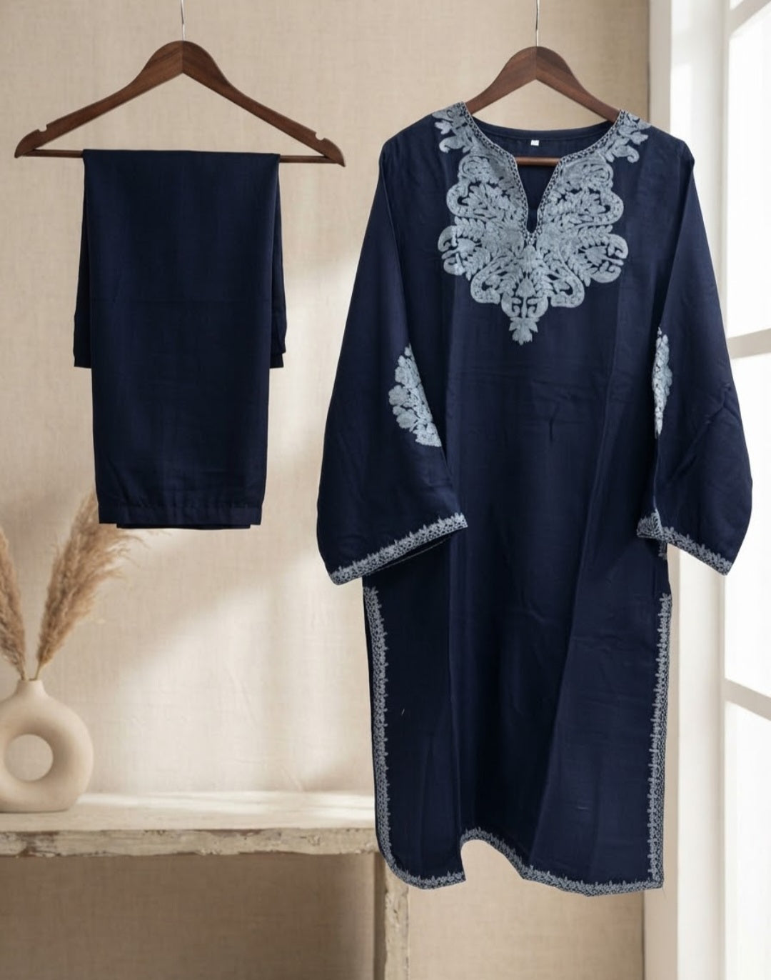 Embroidered kurta trouser: Pashmina