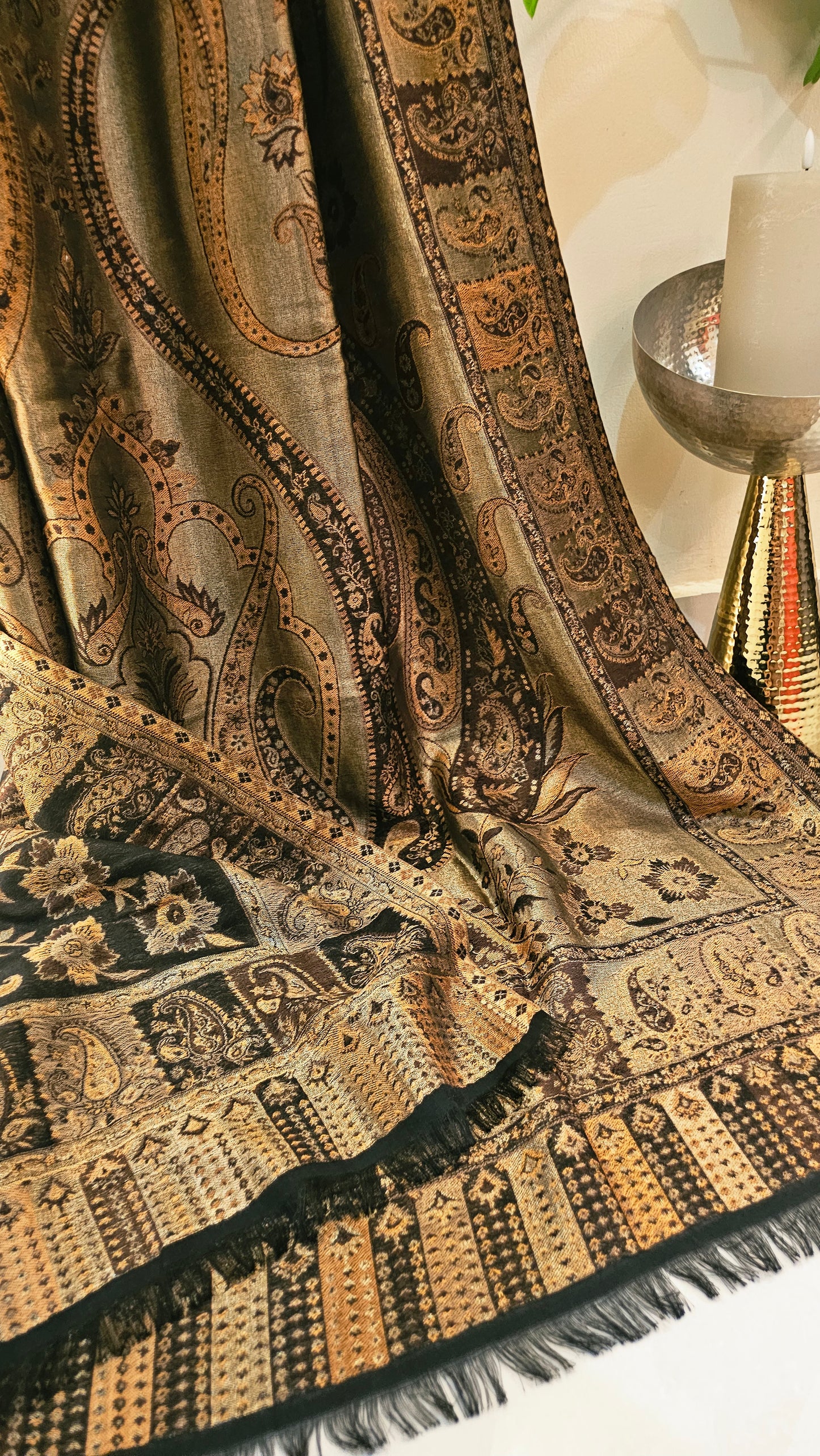 Moonlight reversible gandhara kaani: Pashmina