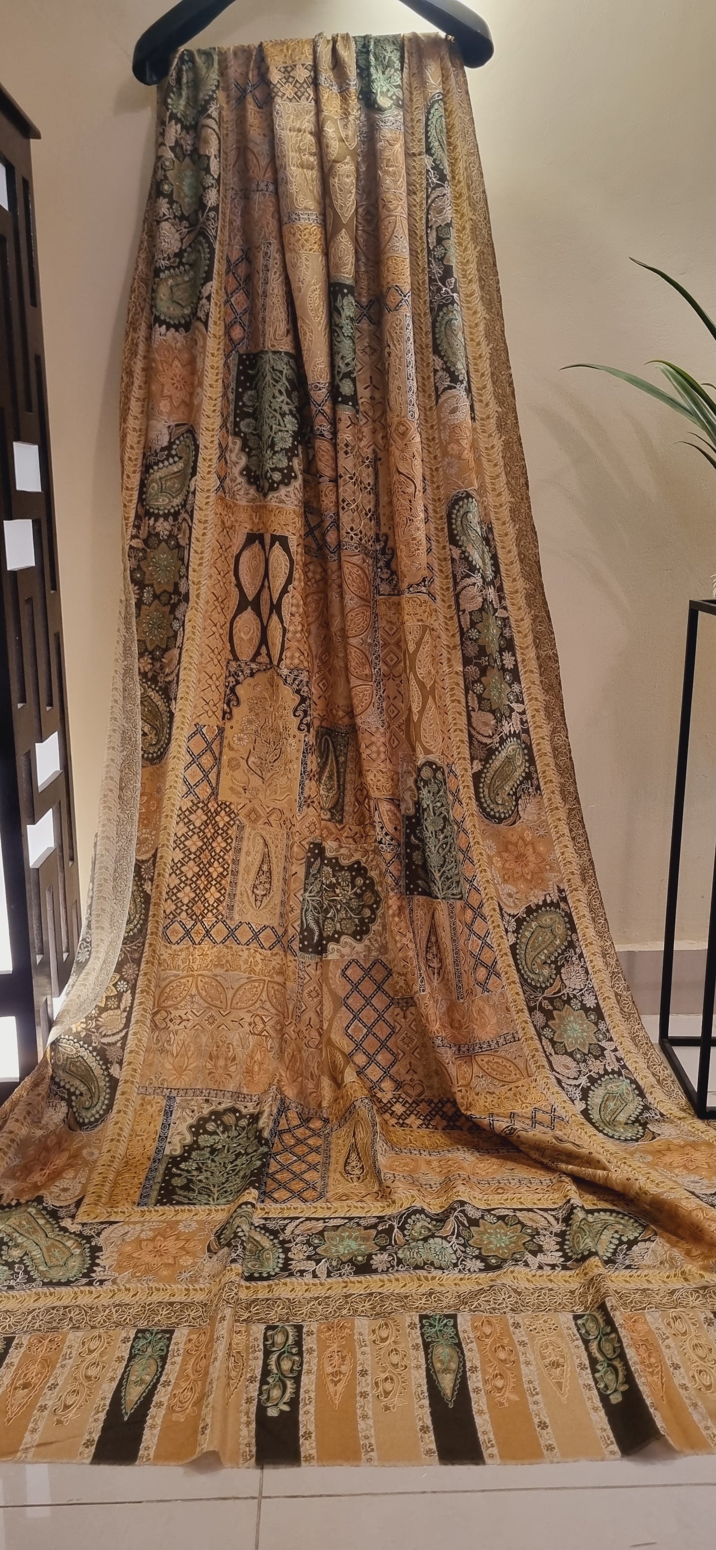 Reelkar embroidered pashmina