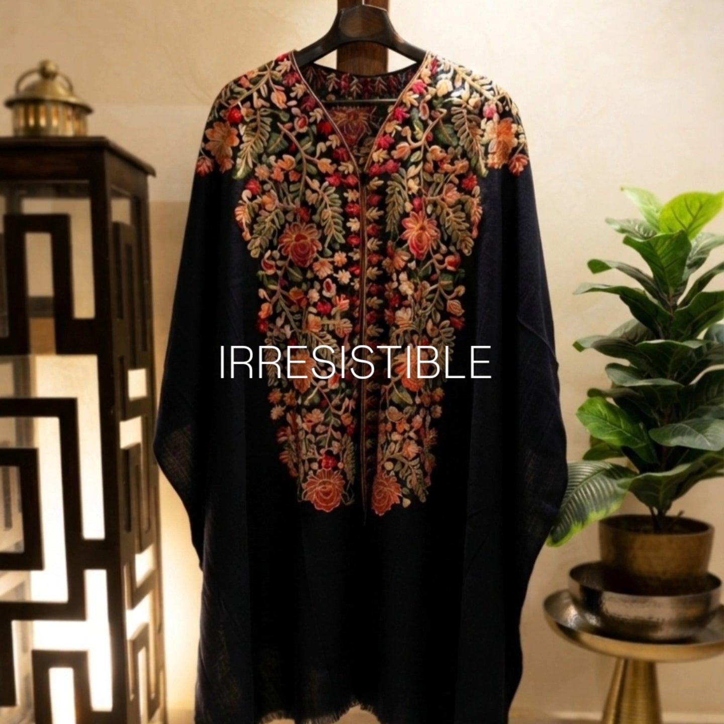 Embroidered cape: Pashmina