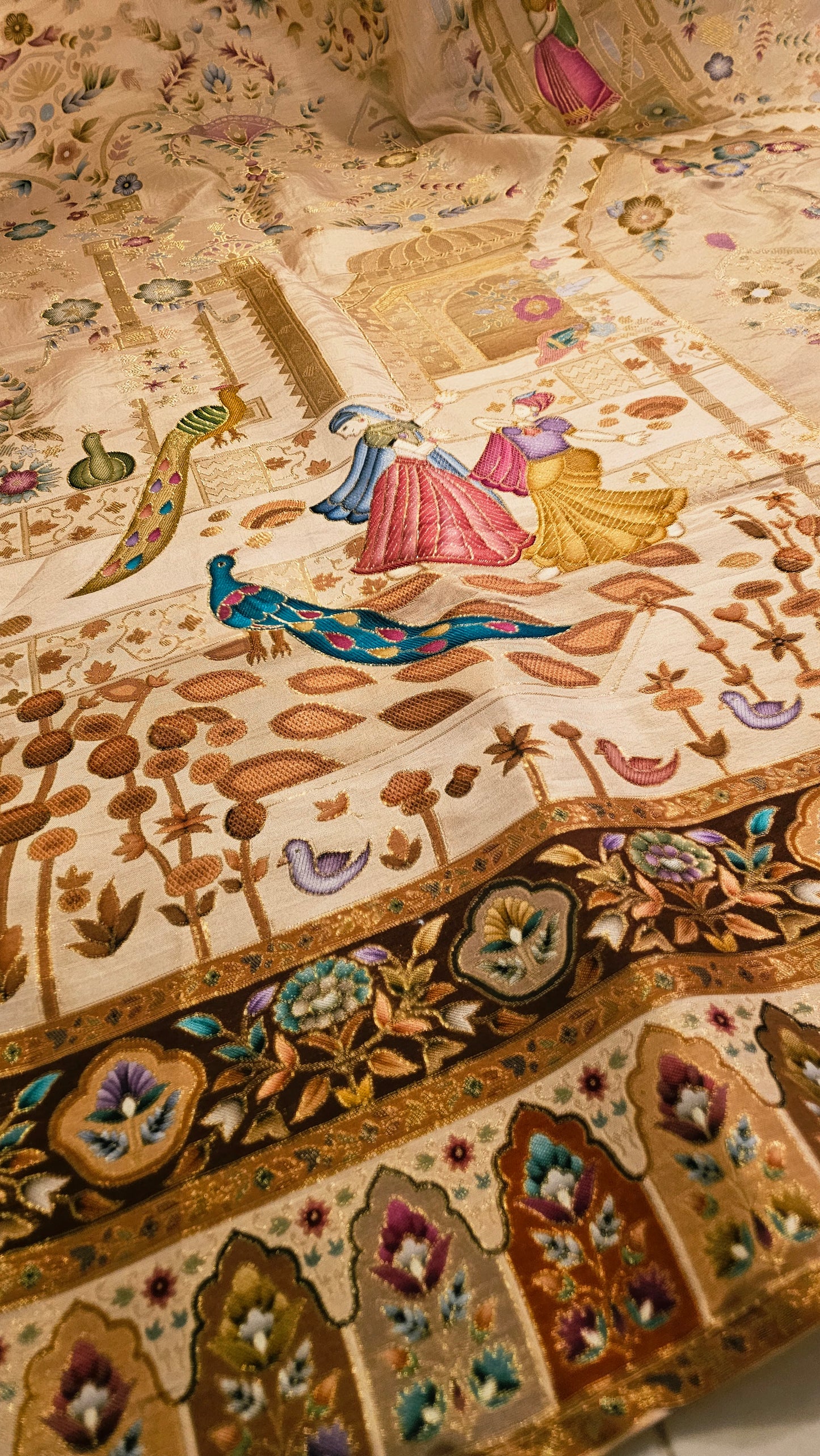 Meenakari shawl:Patola silk