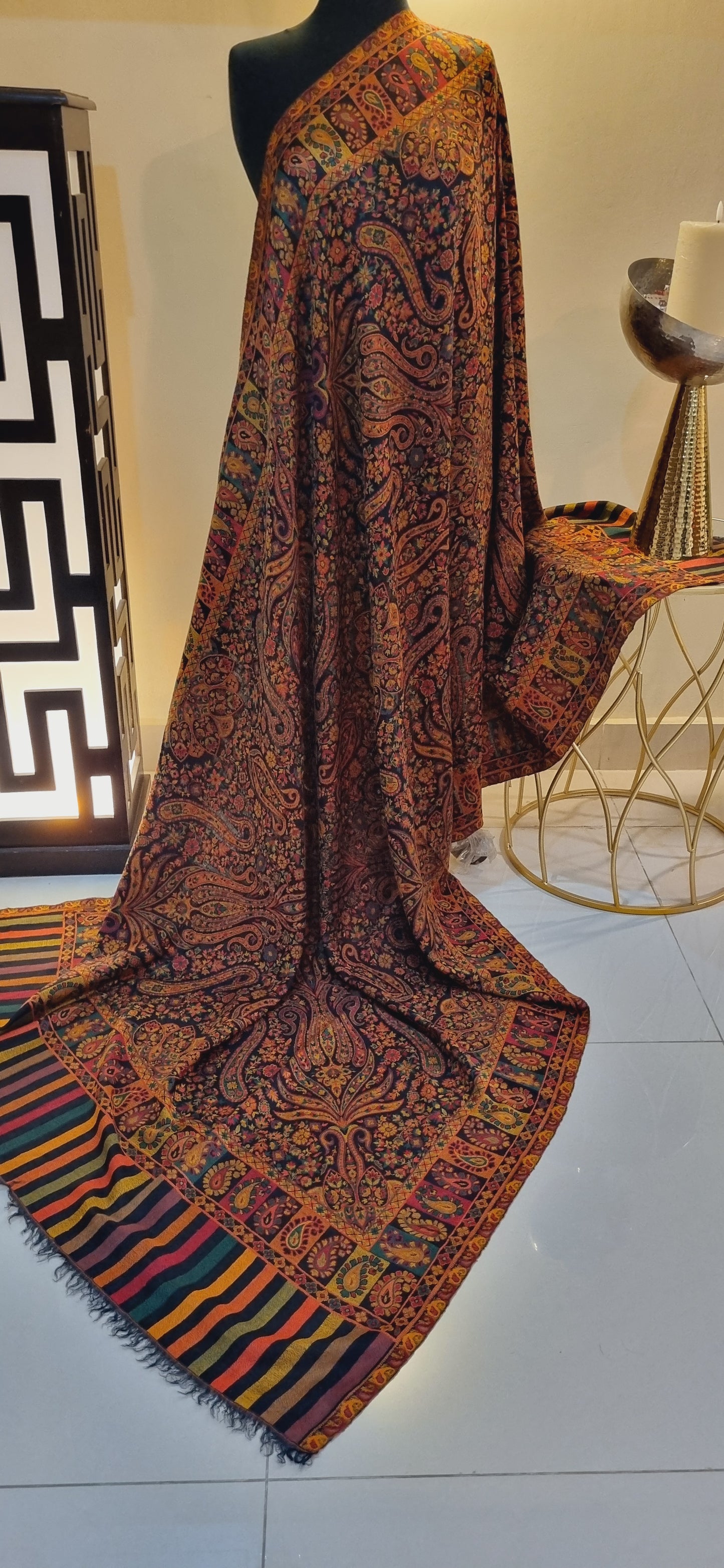 Toosh Kaani shawl